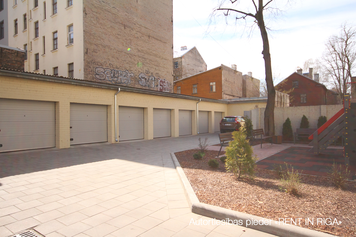 Investment property, Tallinas street - Image 1