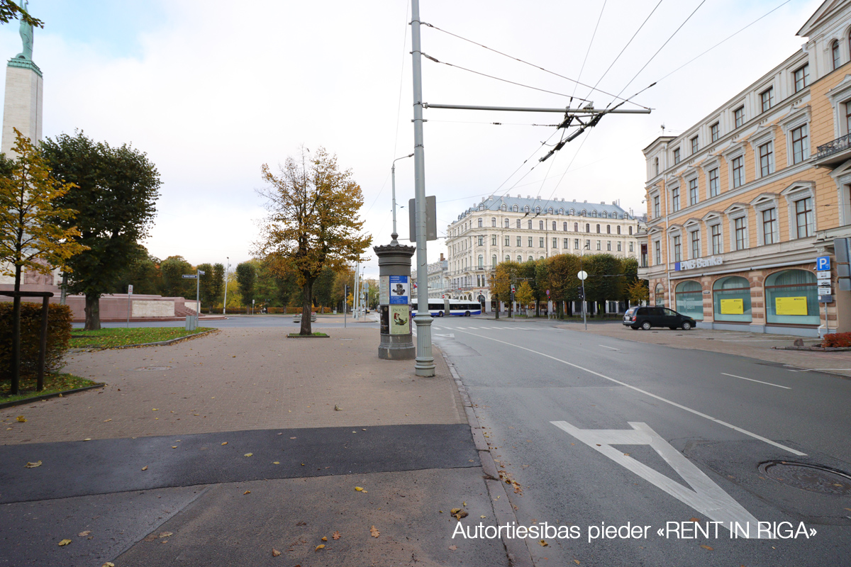 Iznomā tirdzniecības telpas, Raina bulvaris iela - Attēls 1