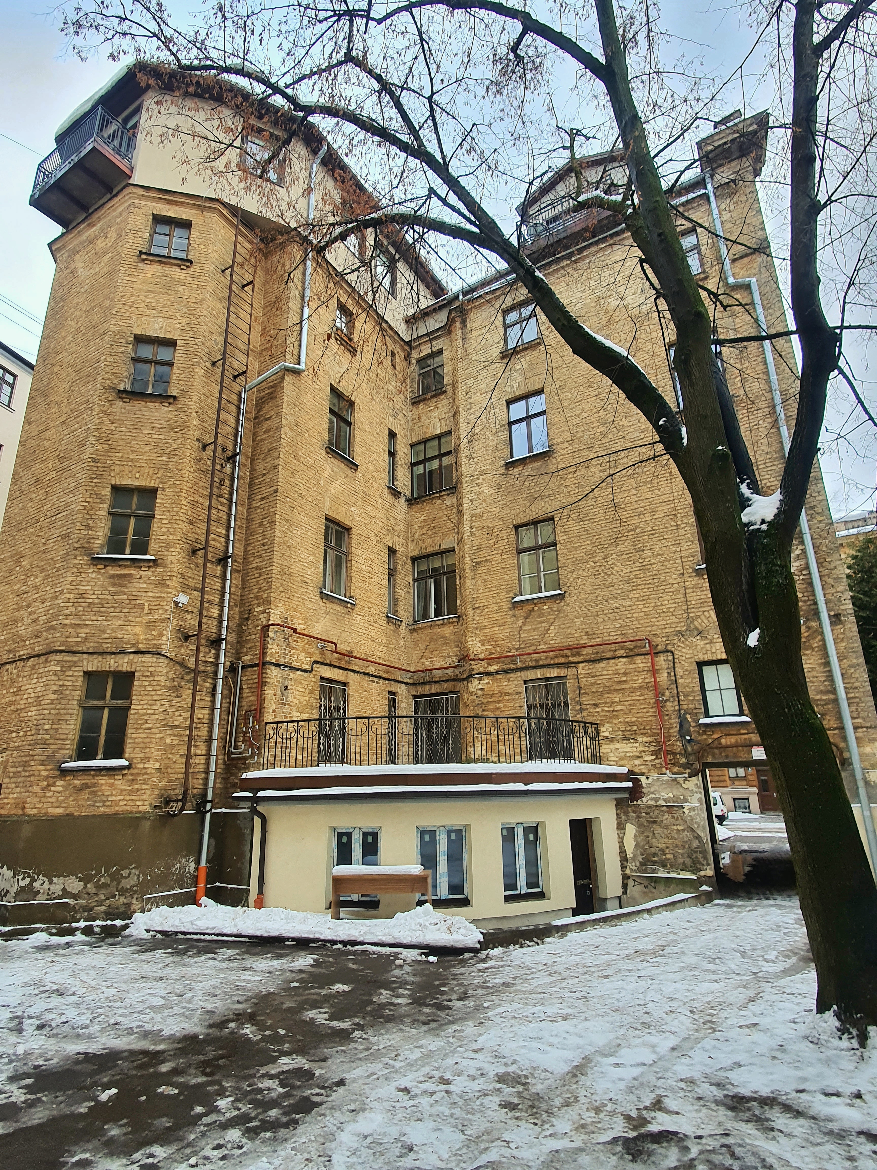 Pārdod dzīvokli, Jura Alunāna iela 9 - Attēls 1