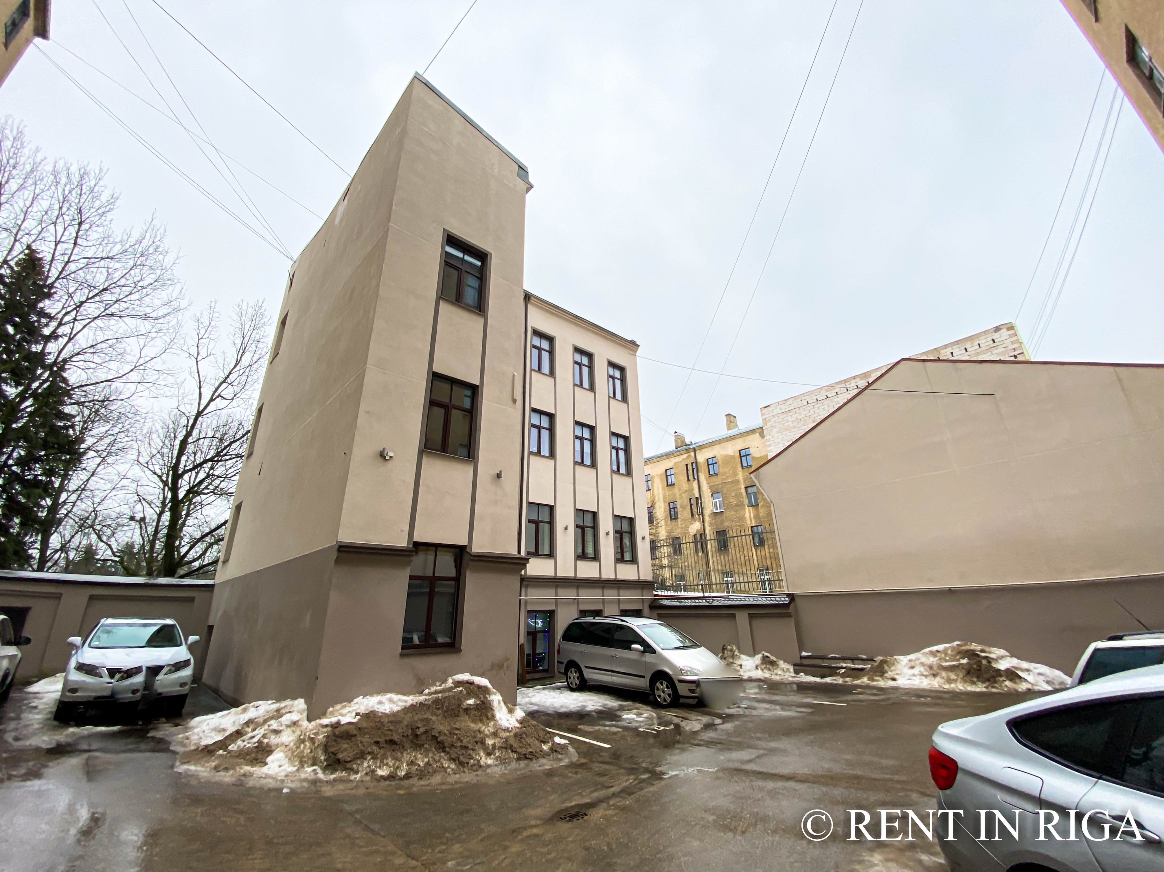 Pārdod dzīvokli, Čaka iela iela 84 - Attēls 1