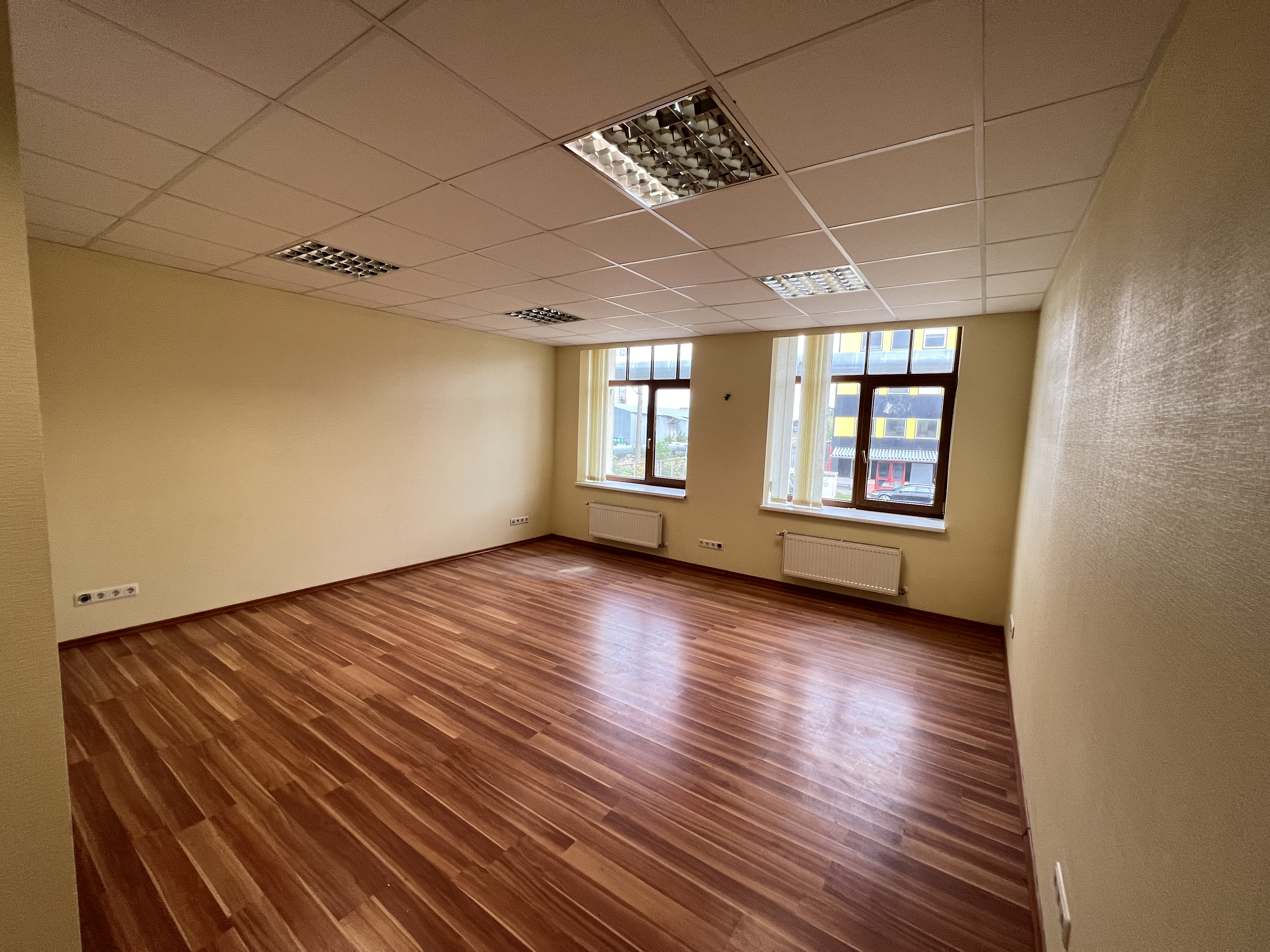Office for rent, Starta street - Image 1