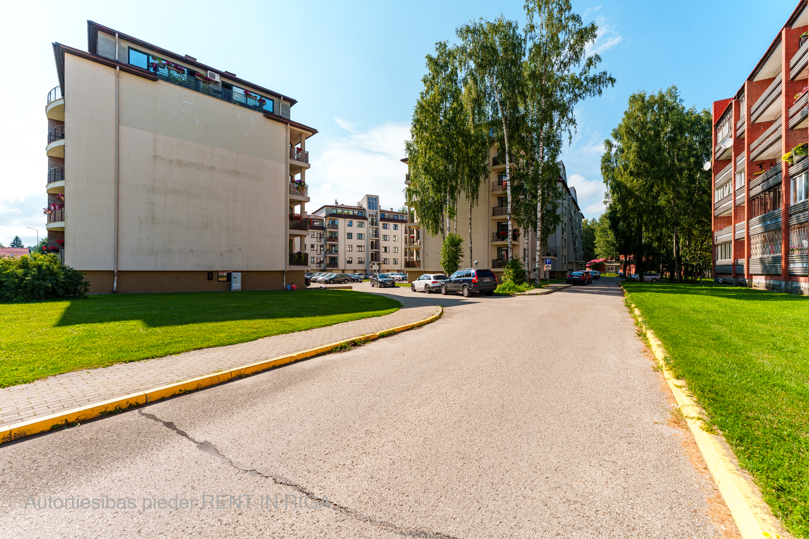 Pārdod dzīvokli, Uzvaras iela 17 - Attēls 1