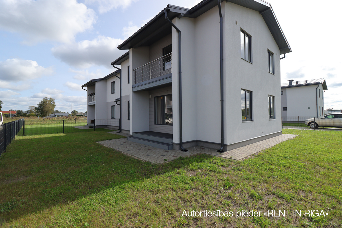 Izīrē māju, Lielā iela - Attēls 1