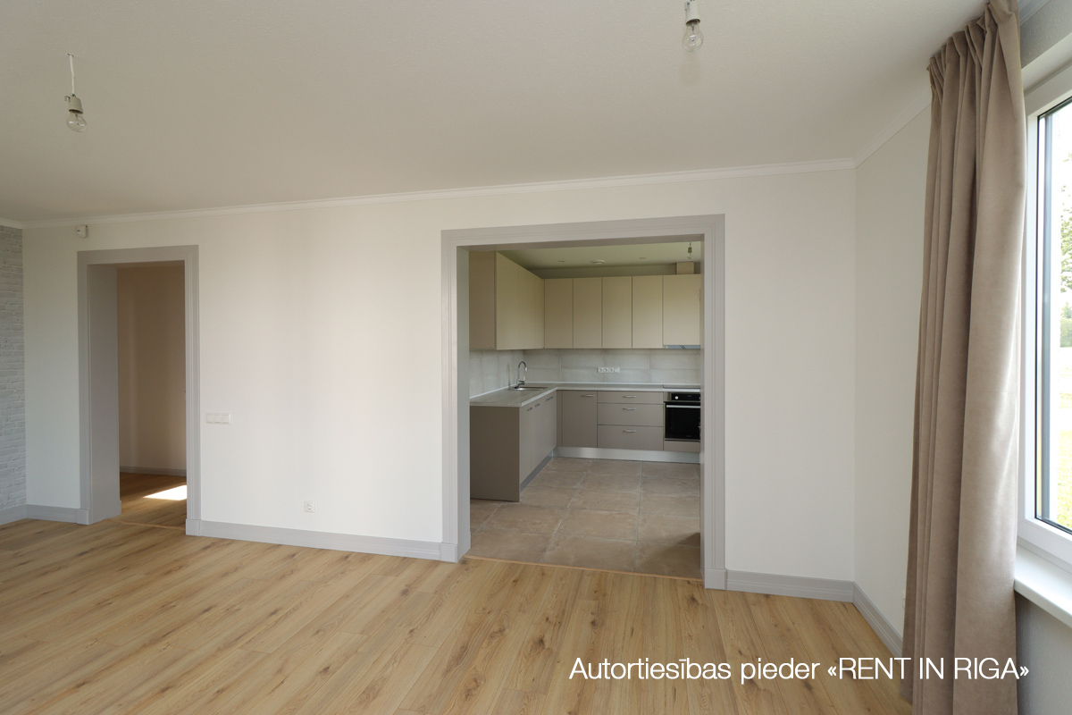 Izīrē māju, Lielā iela - Attēls 1