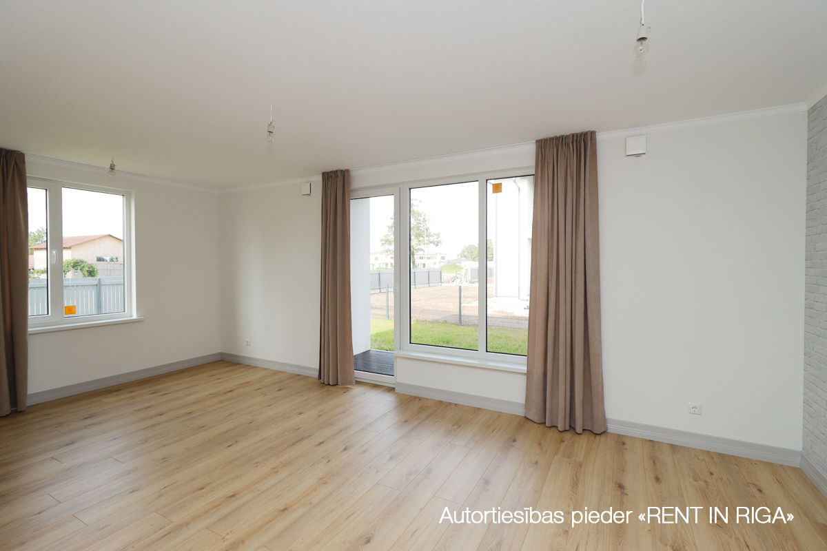 Izīrē māju, Lielā iela - Attēls 1