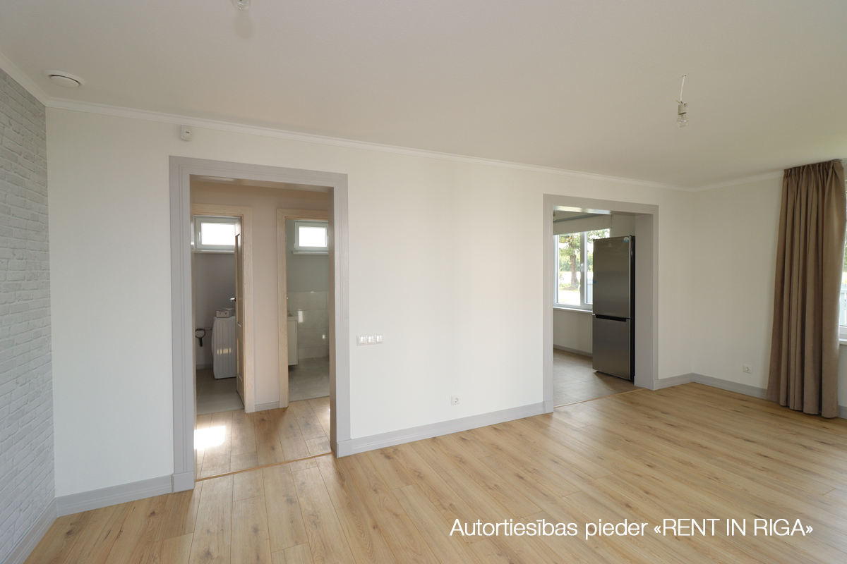 Izīrē māju, Lielā iela - Attēls 1