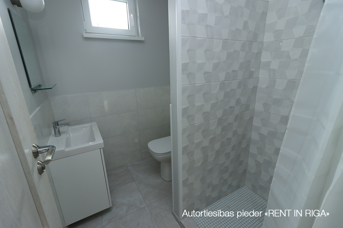 Izīrē māju, Lielā iela - Attēls 1