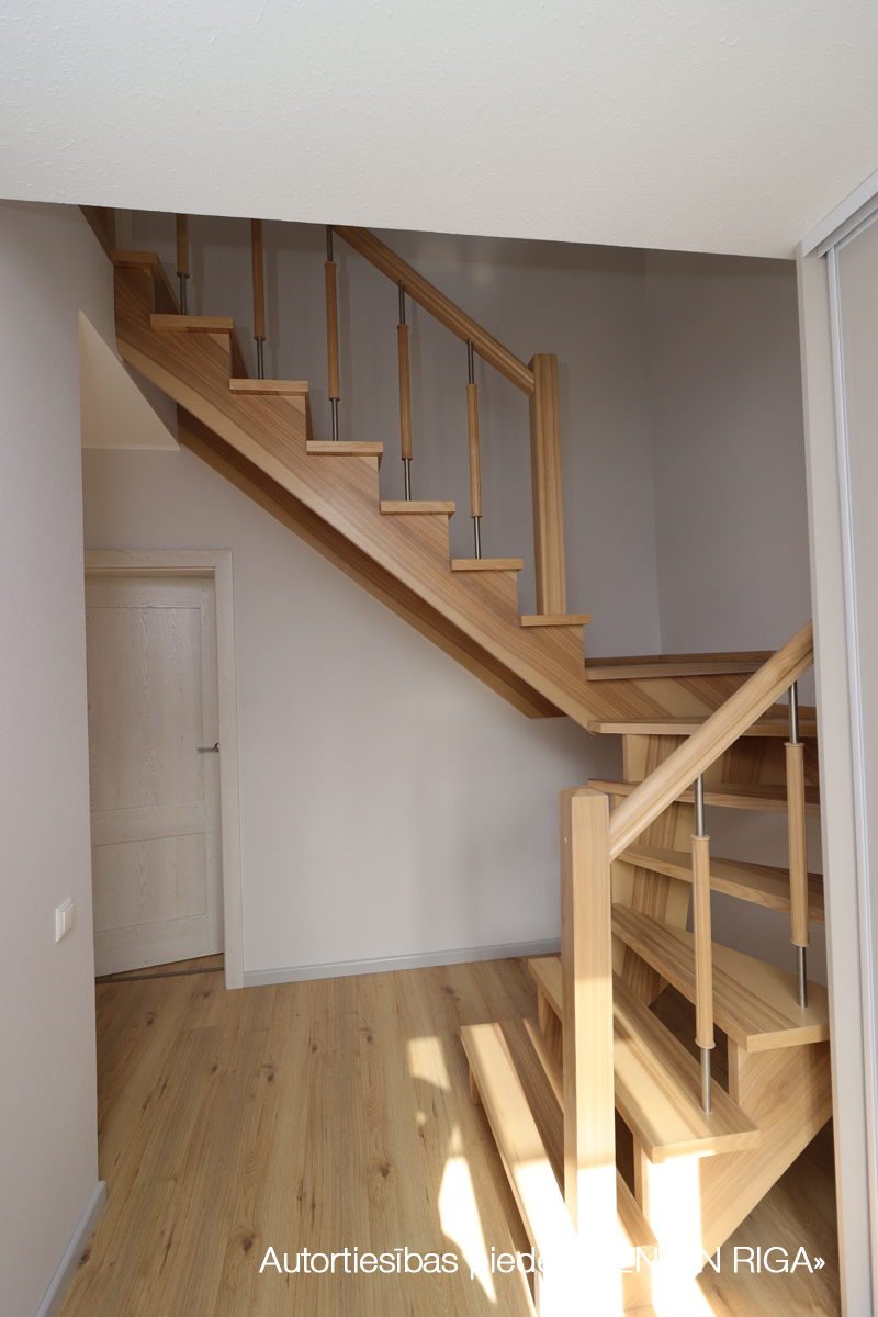 Izīrē māju, Lielā iela - Attēls 1