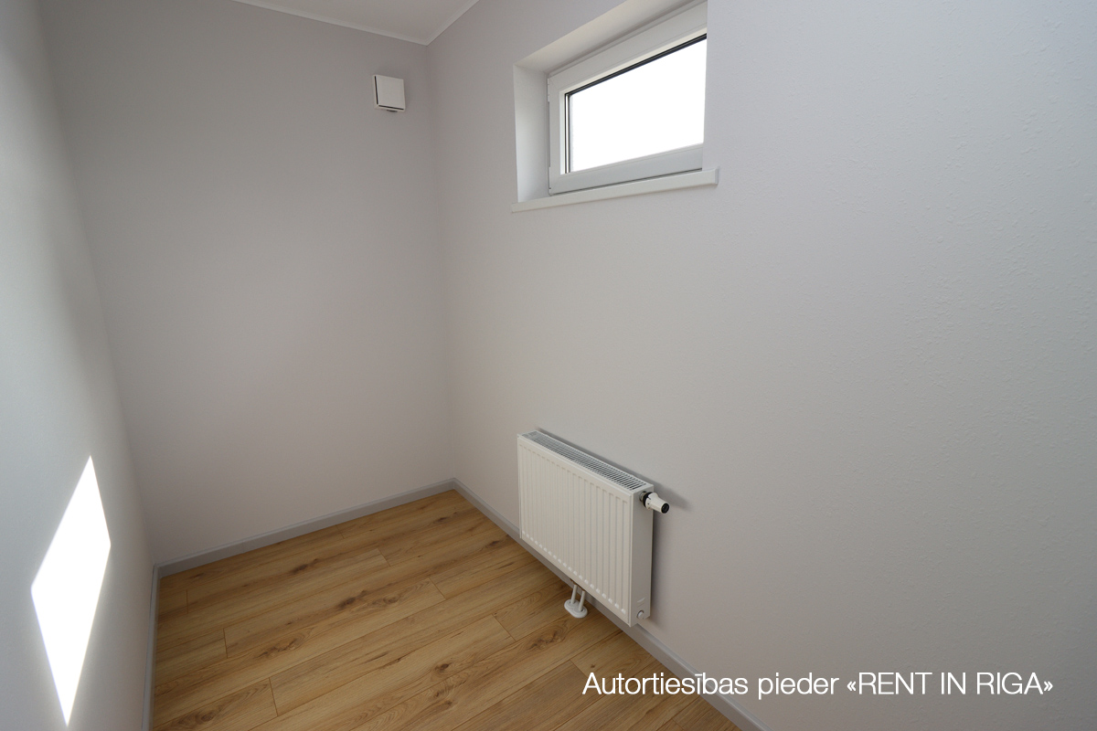 Izīrē māju, Lielā iela - Attēls 1