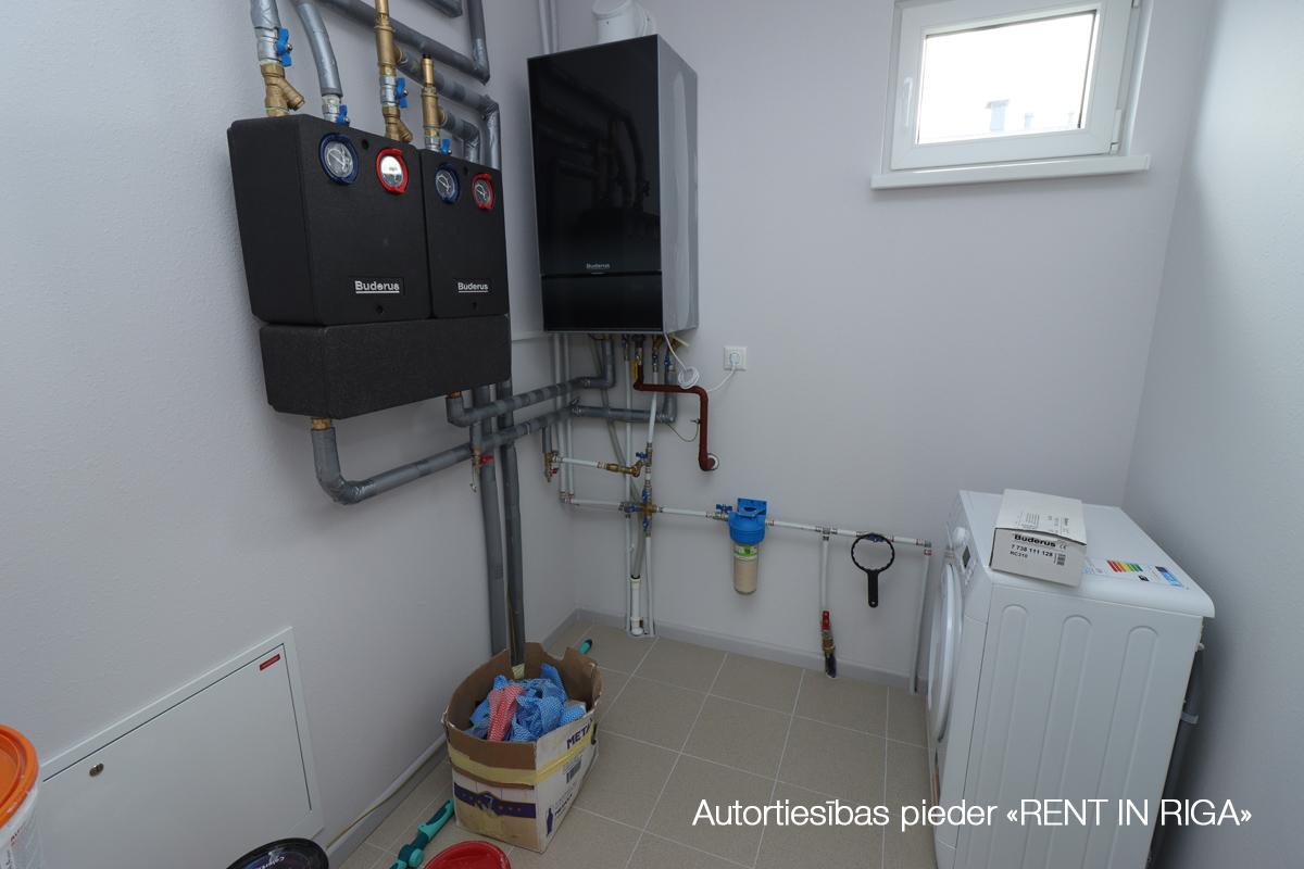 Izīrē māju, Lielā iela - Attēls 1