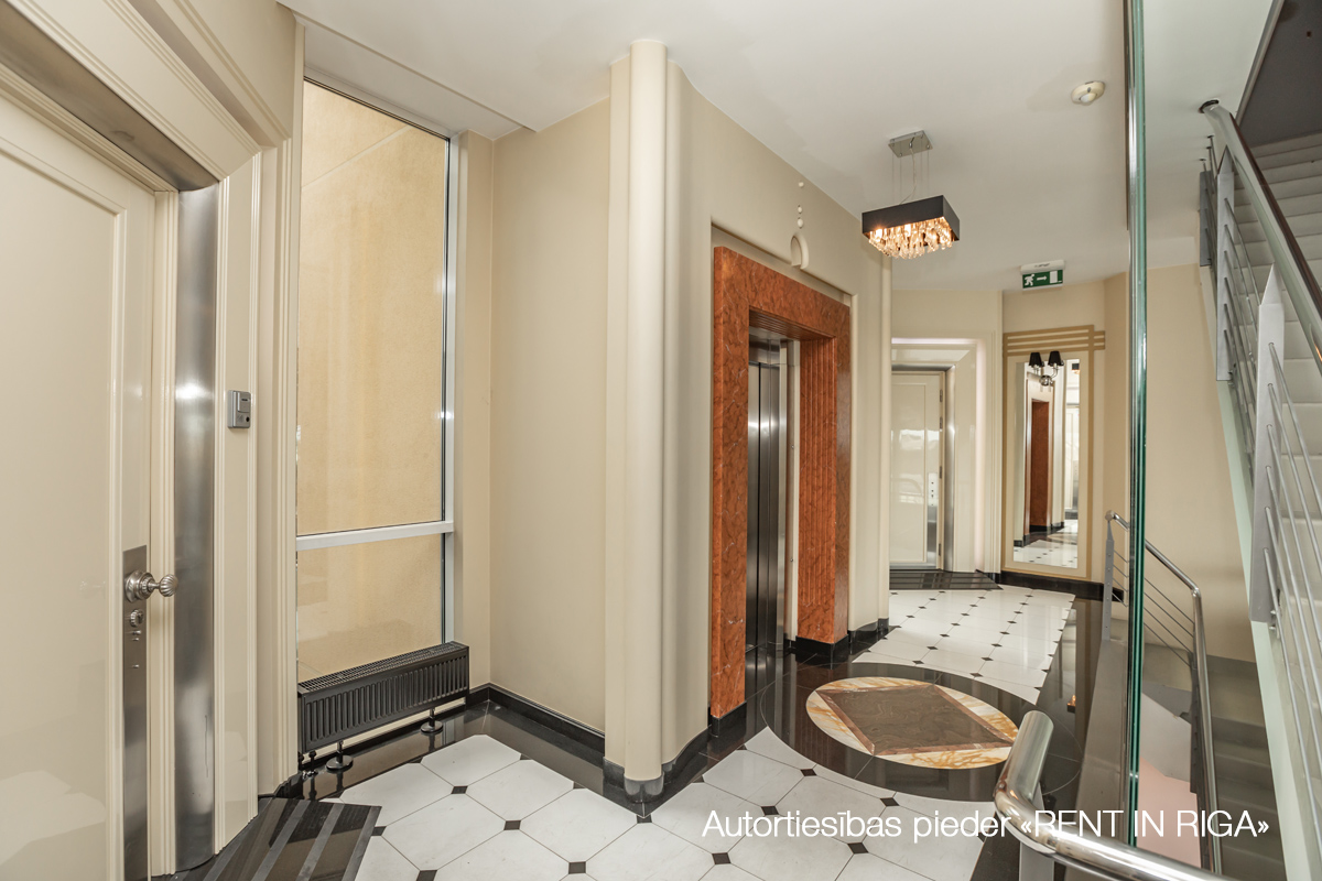 Apartment for sale, Republikas laukums street 3 - Image 1