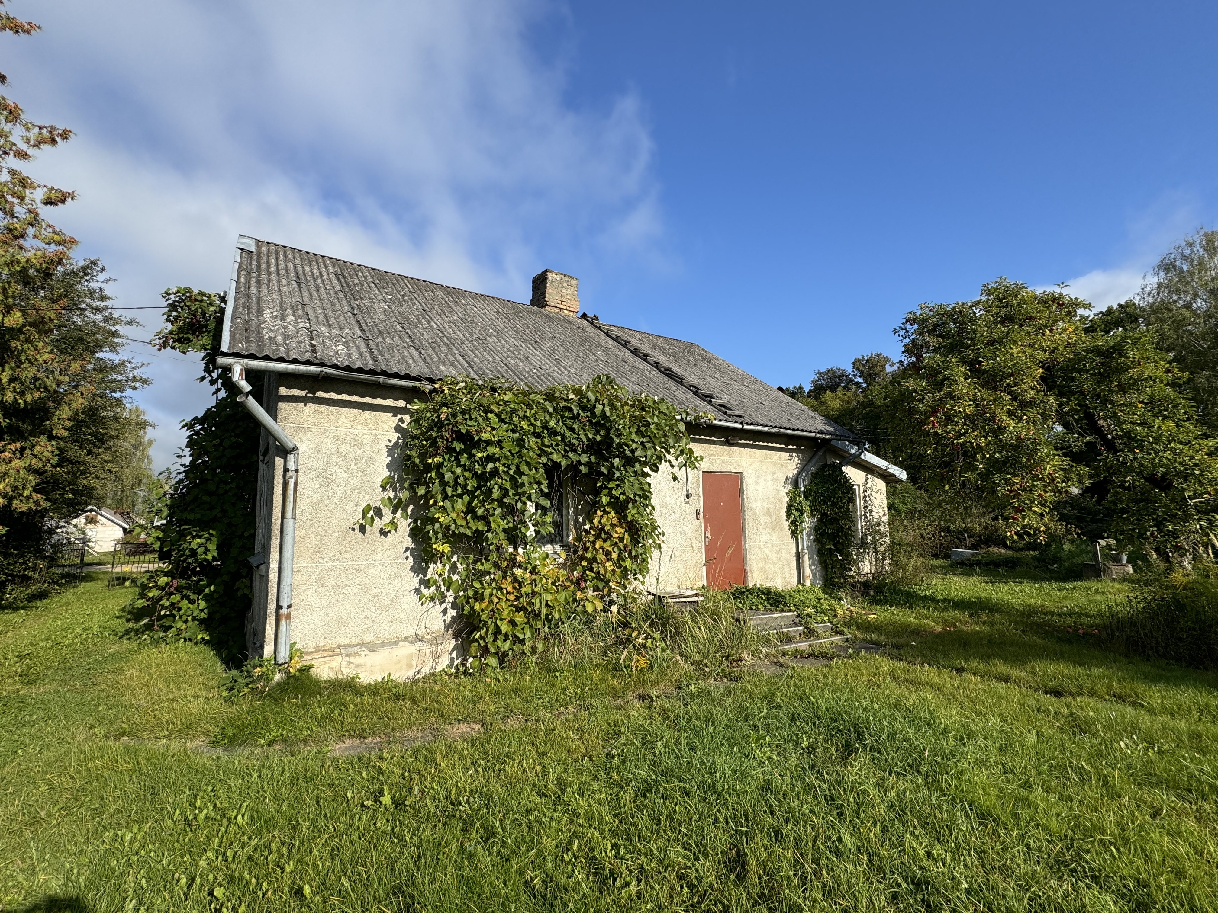 Pārdod māju, Sporta iela - Attēls 1