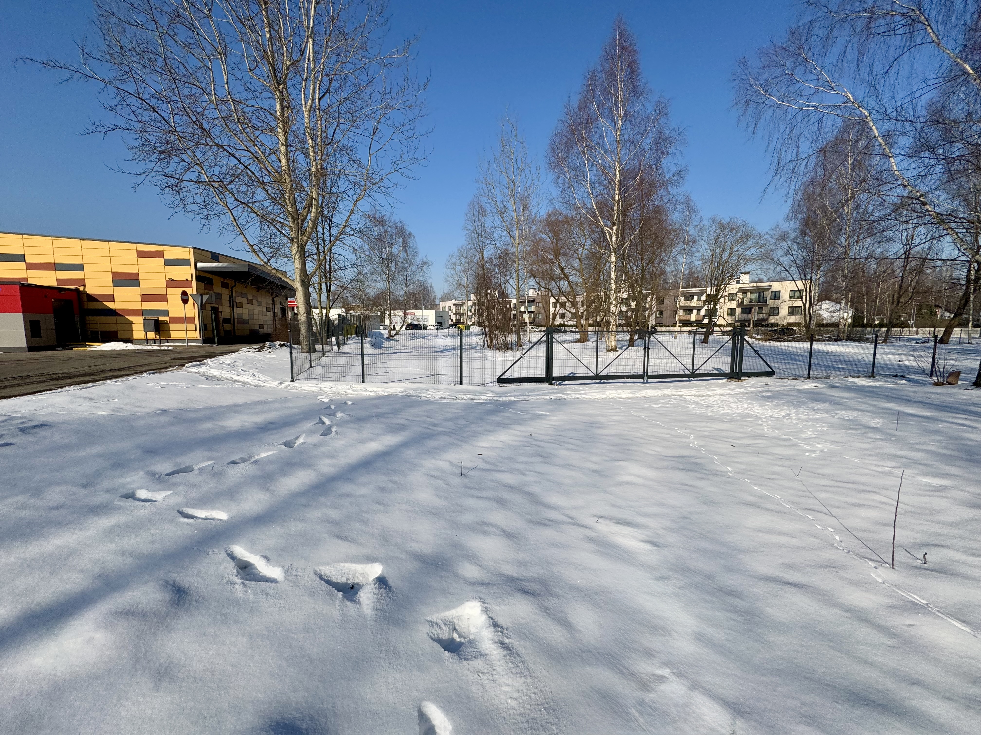 Pārdod zemi, Skrīnes iela - Attēls 1