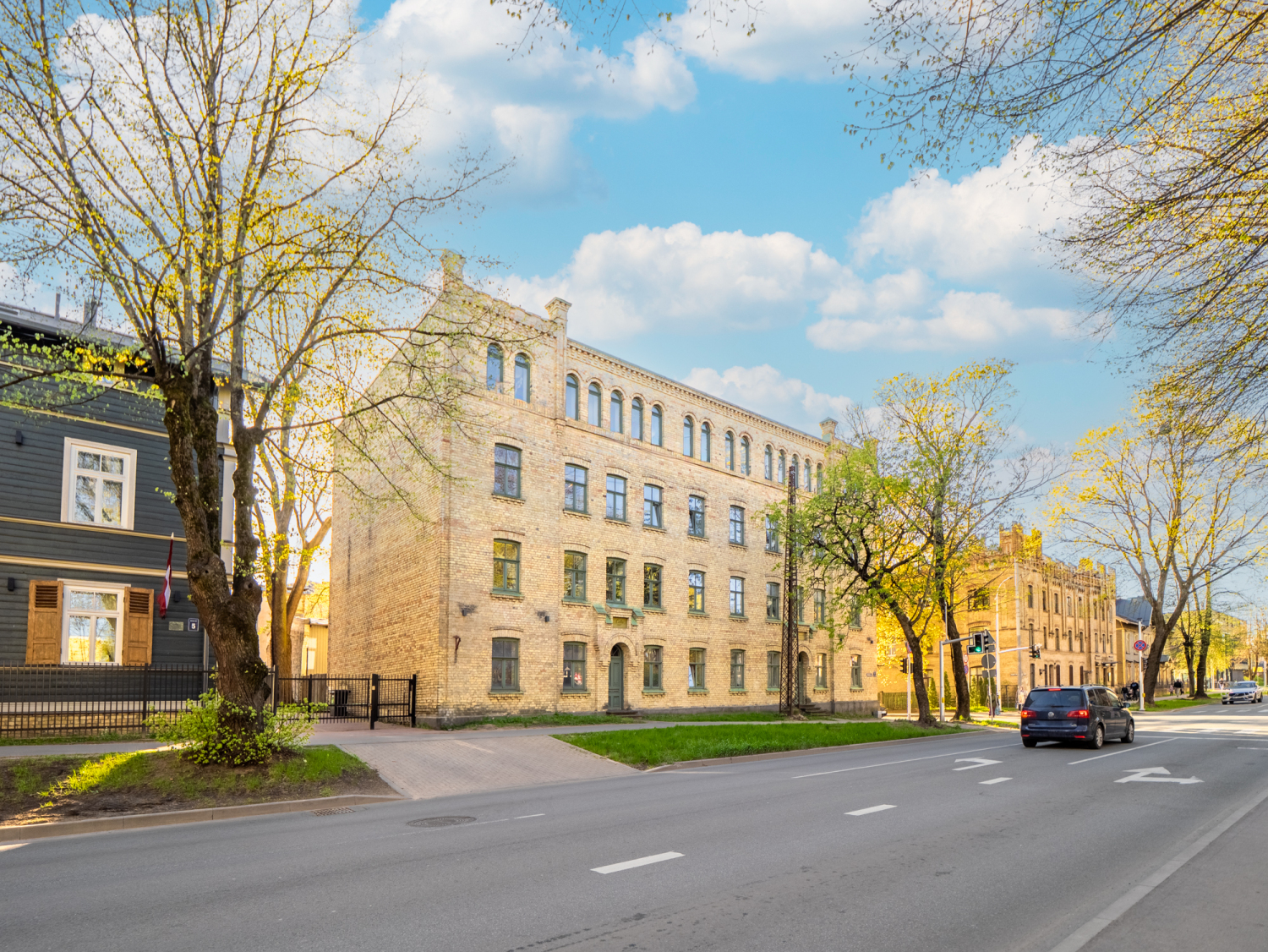 Pārdod dzīvokli, Melnsila iela 7 - Attēls 1
