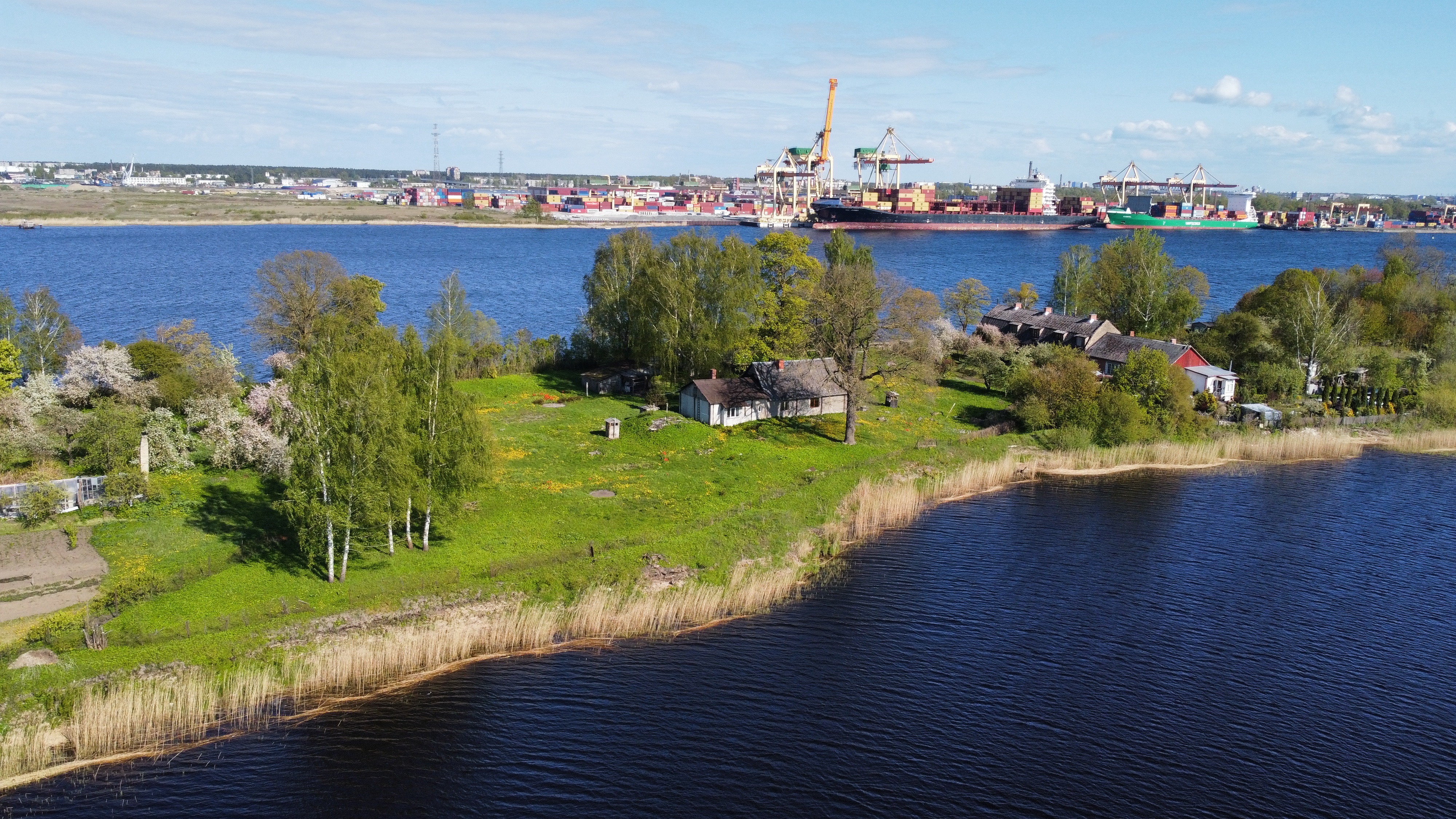 Pārdod zemi, Krēmeru iela - Attēls 1