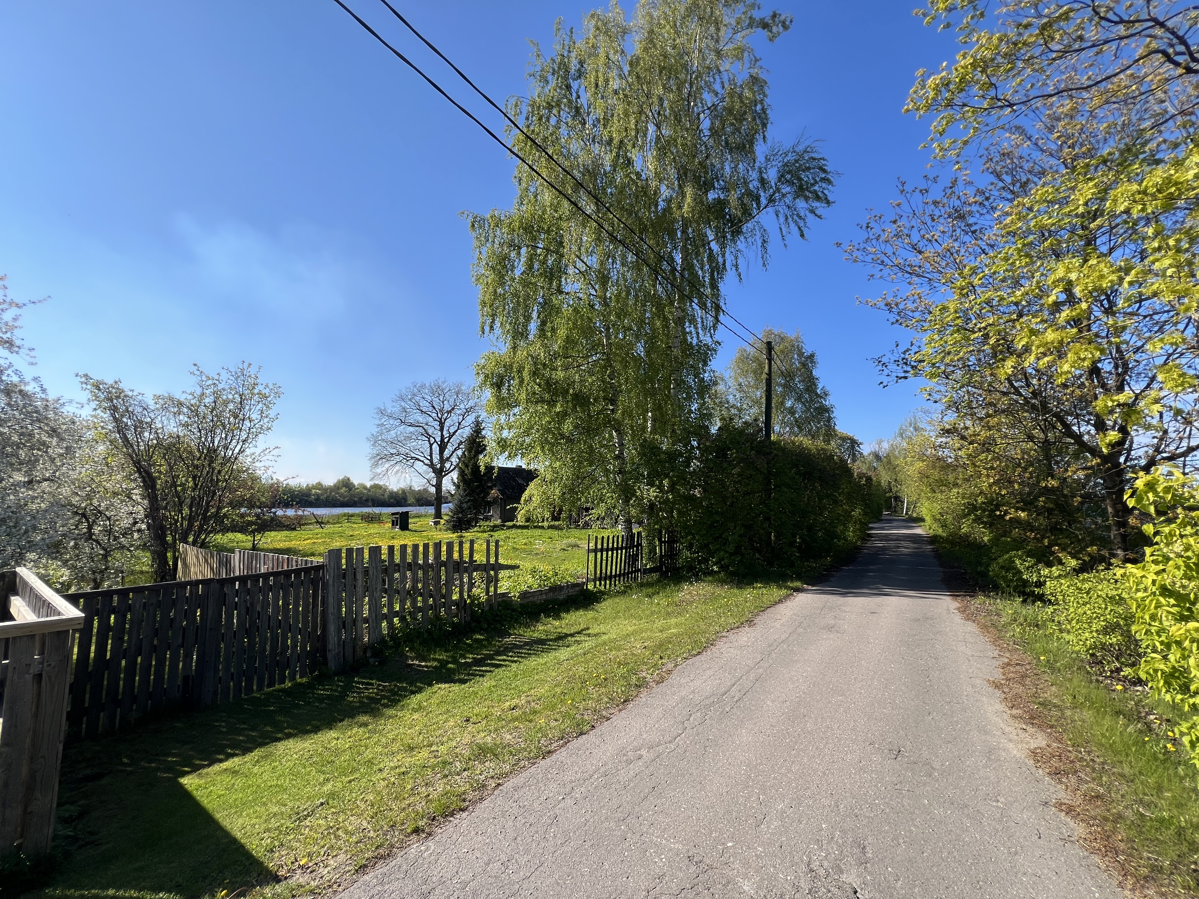 Pārdod zemi, Krēmeru iela - Attēls 1