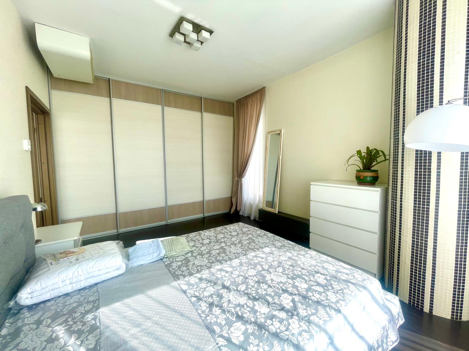 Apartment for rent, Republikas laukums street 3 - Image 1
