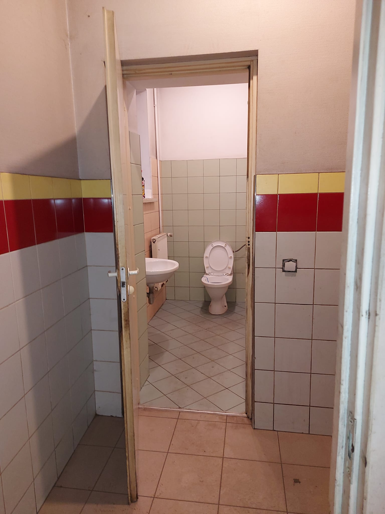 Iznomā noliktavu, Nometņu iela - Attēls 1