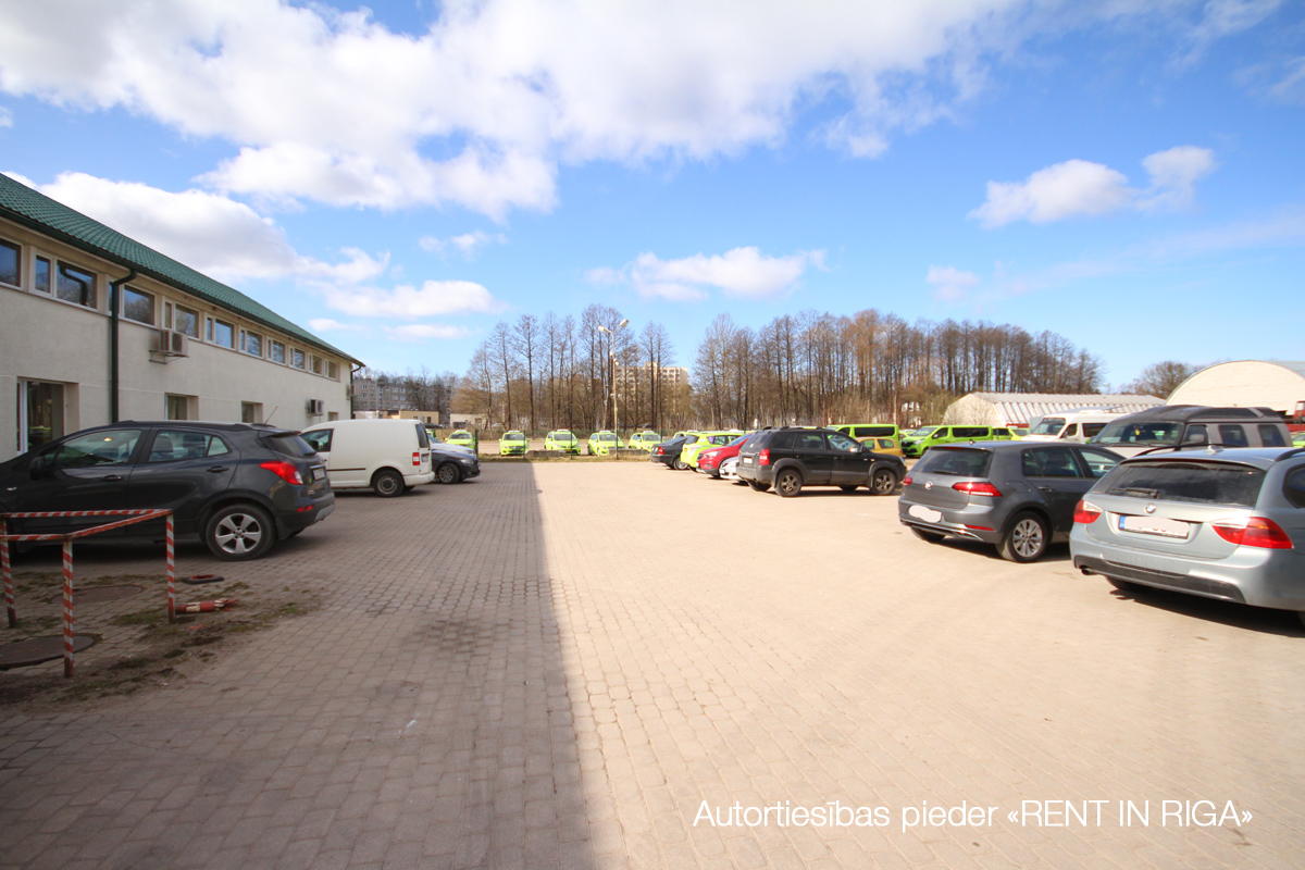 Pārdod zemi, Spilves iela - Attēls 1