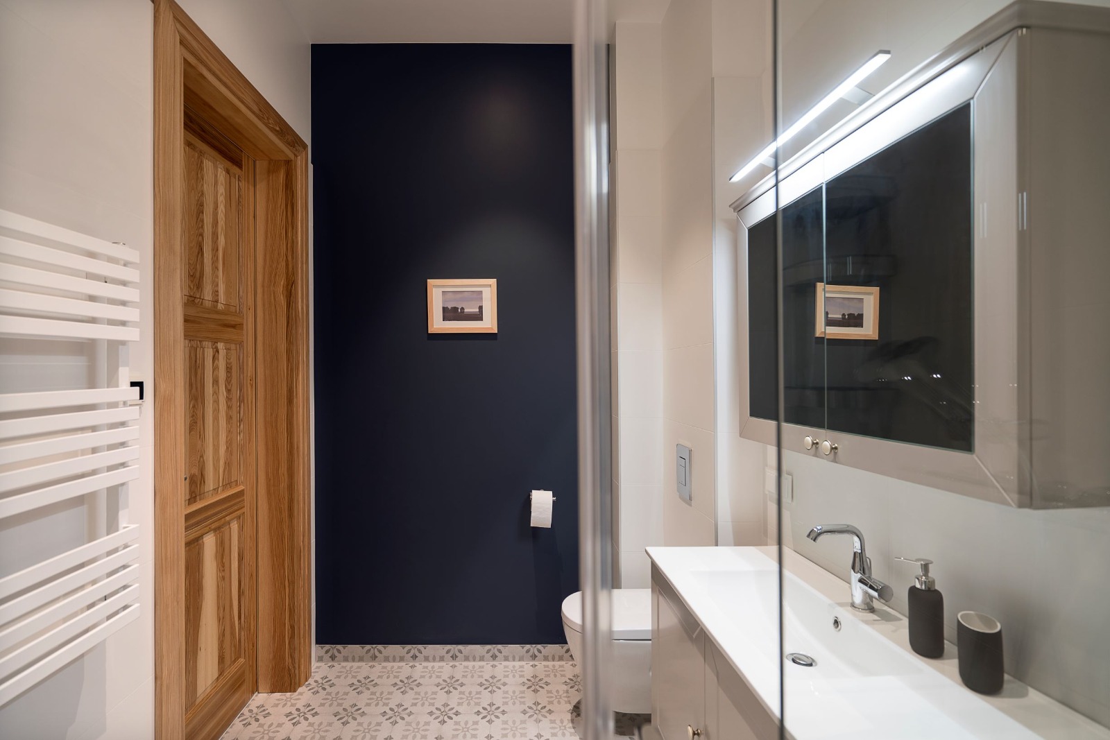 Apartment for rent, Dzirnavu street 31 - Image 1