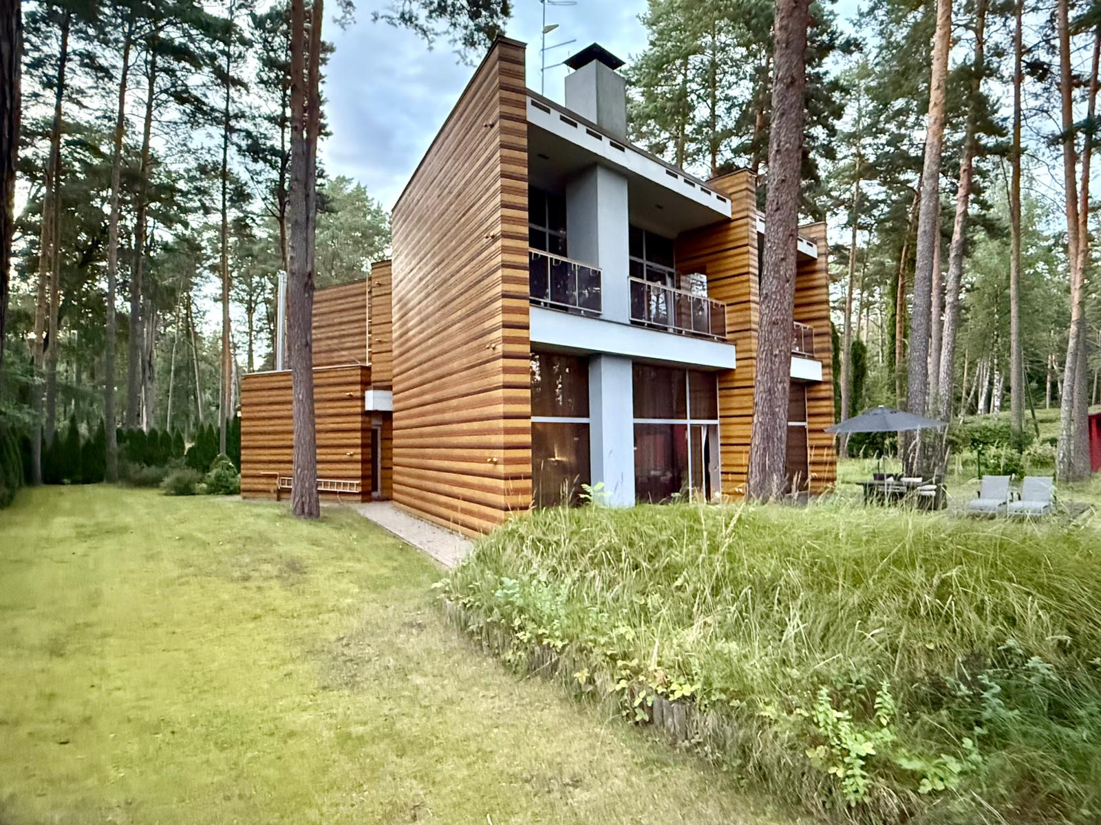 Pārdod māju, Dzintara iela - Attēls 1