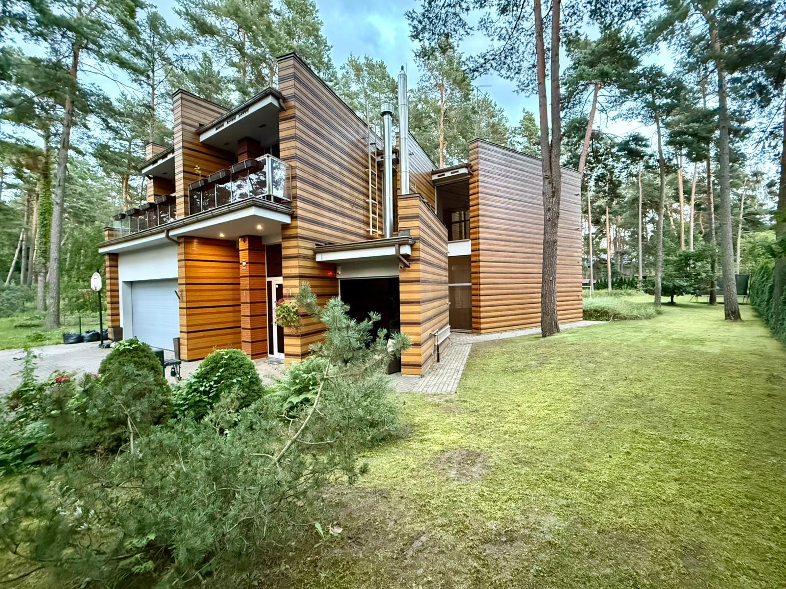 Pārdod māju, Dzintara iela - Attēls 1