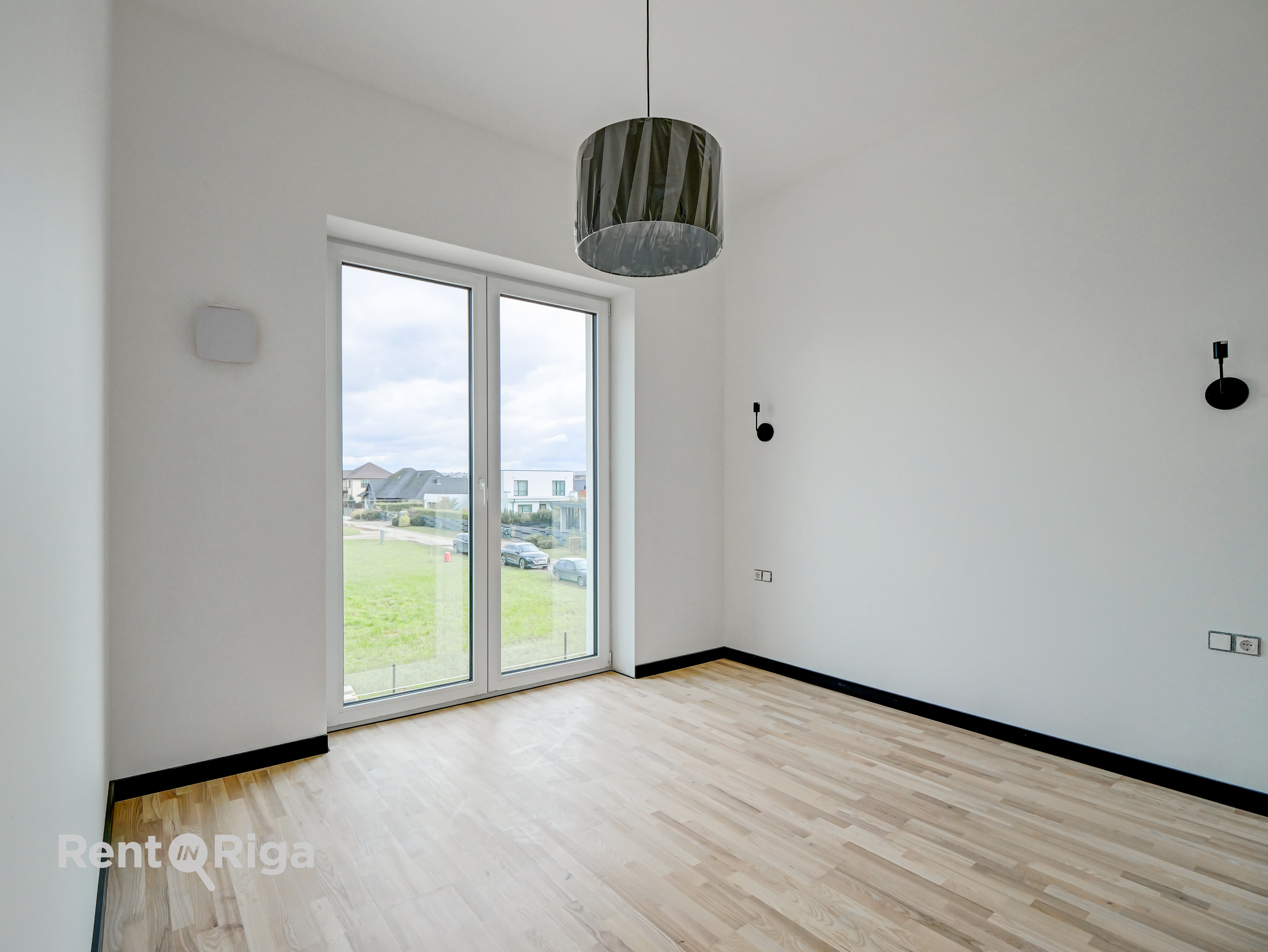 Pārdod māju, Rītausmas iela - Attēls 1