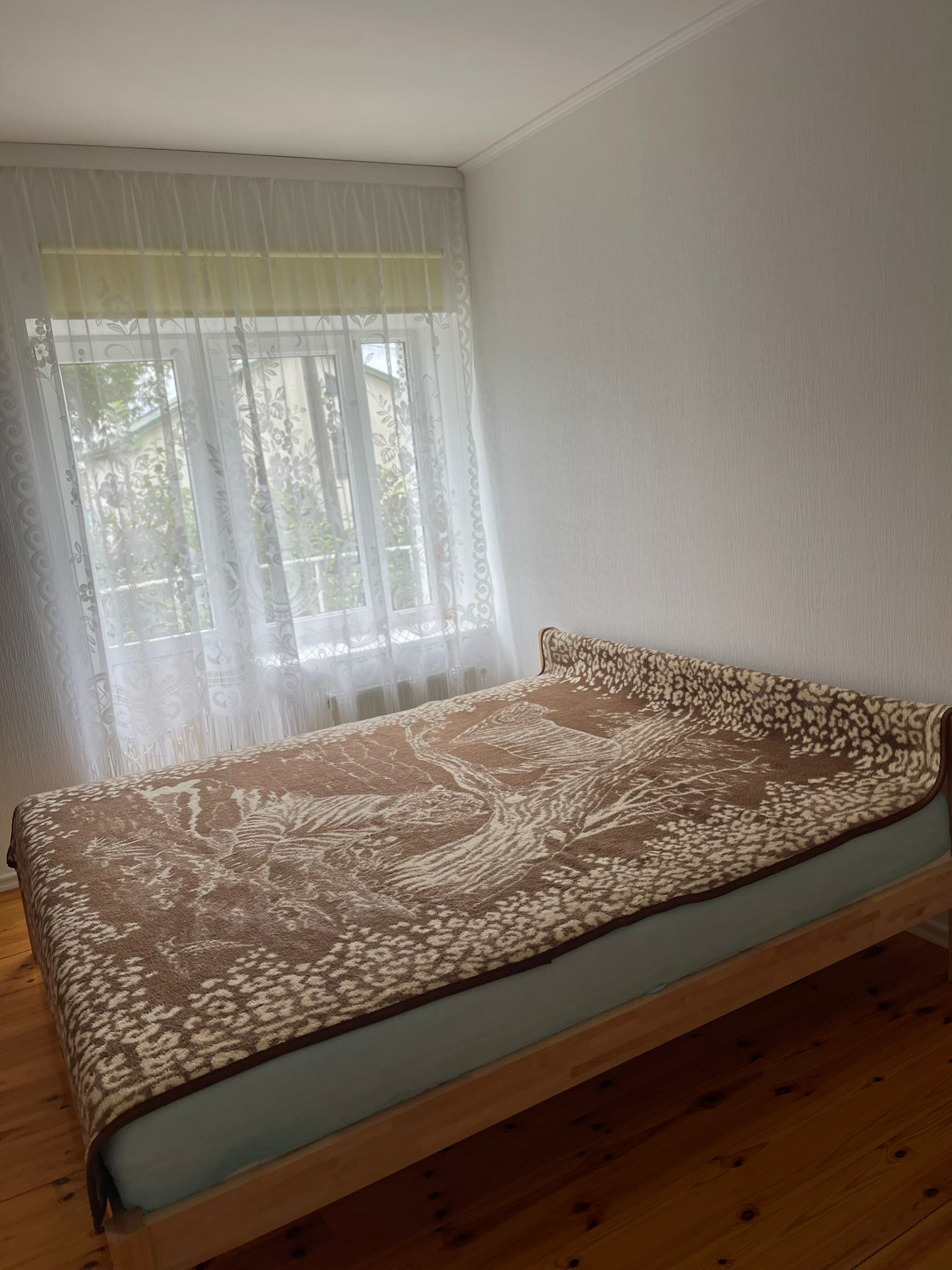Pārdod māju, Bezdelīgu iela - Attēls 1