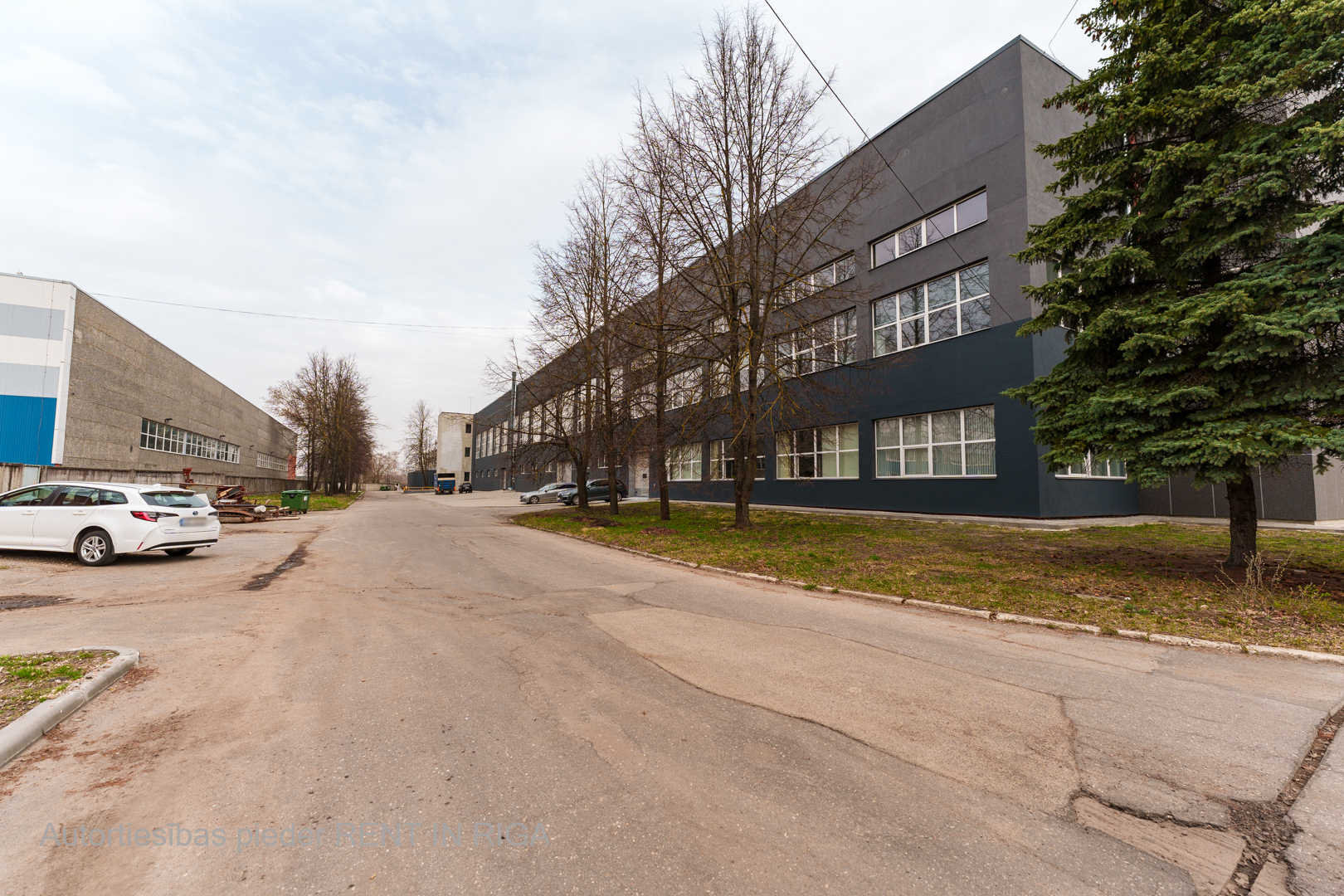 Iznomā noliktavu, Uriekstes iela - Attēls 1