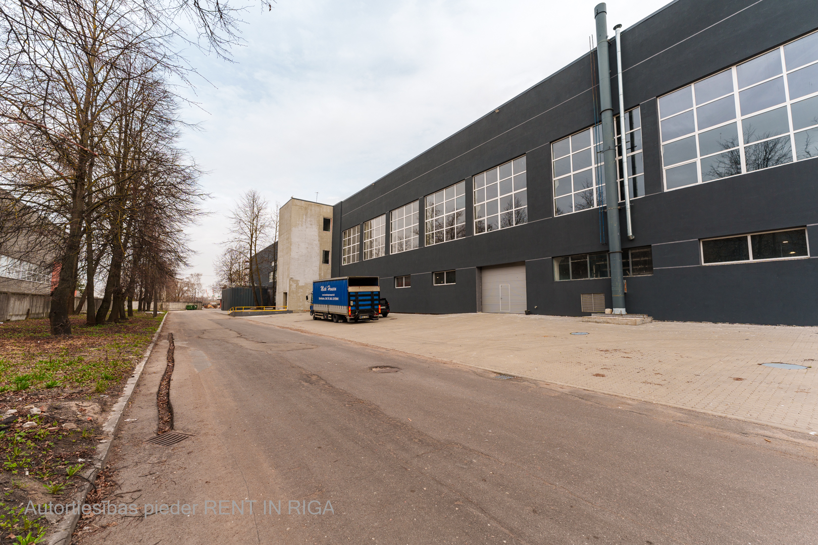 Iznomā noliktavu, Uriekstes iela - Attēls 1