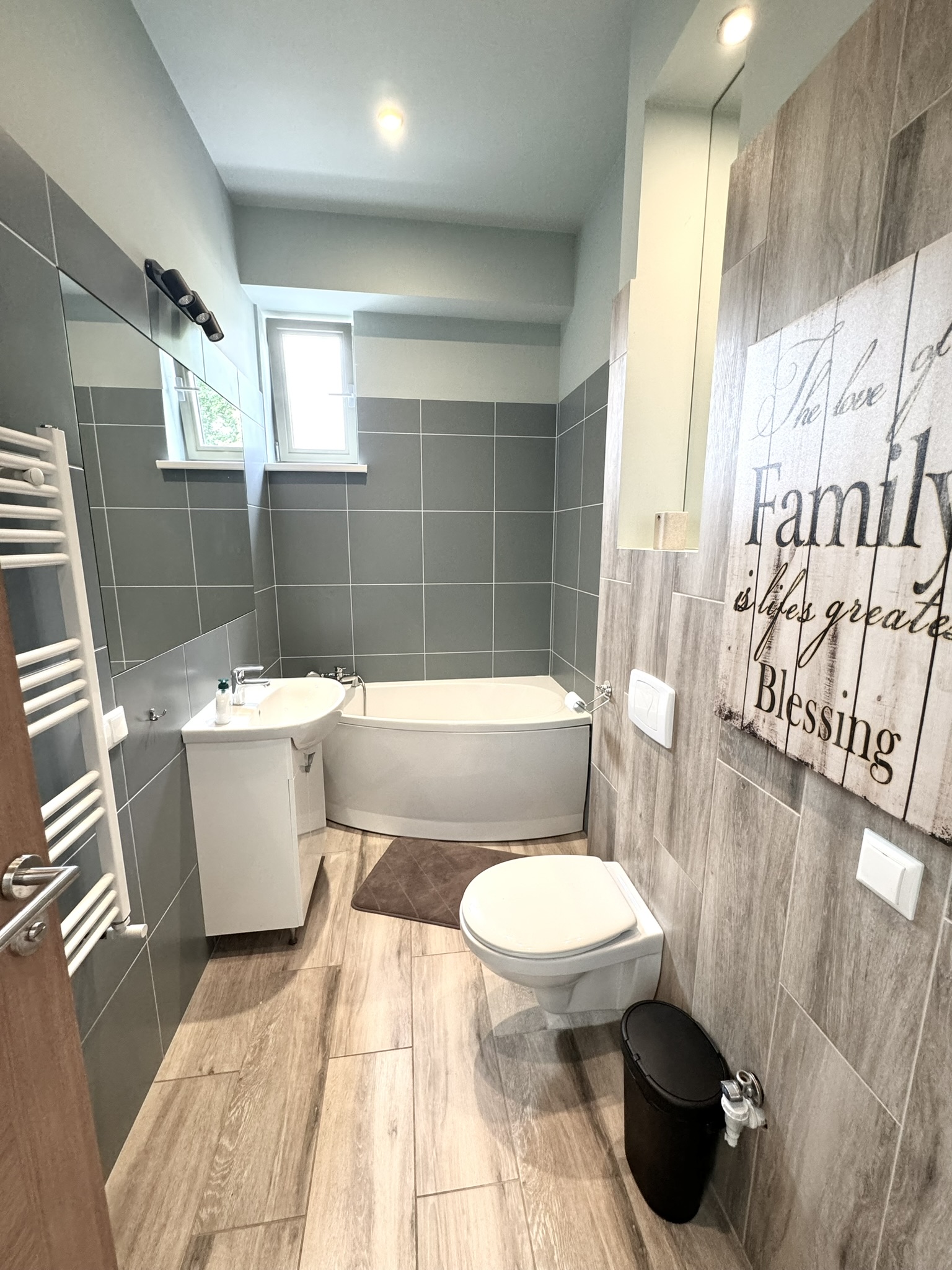 Pārdod dzīvokli, Dubultu prospekts iela 33 - Attēls 1