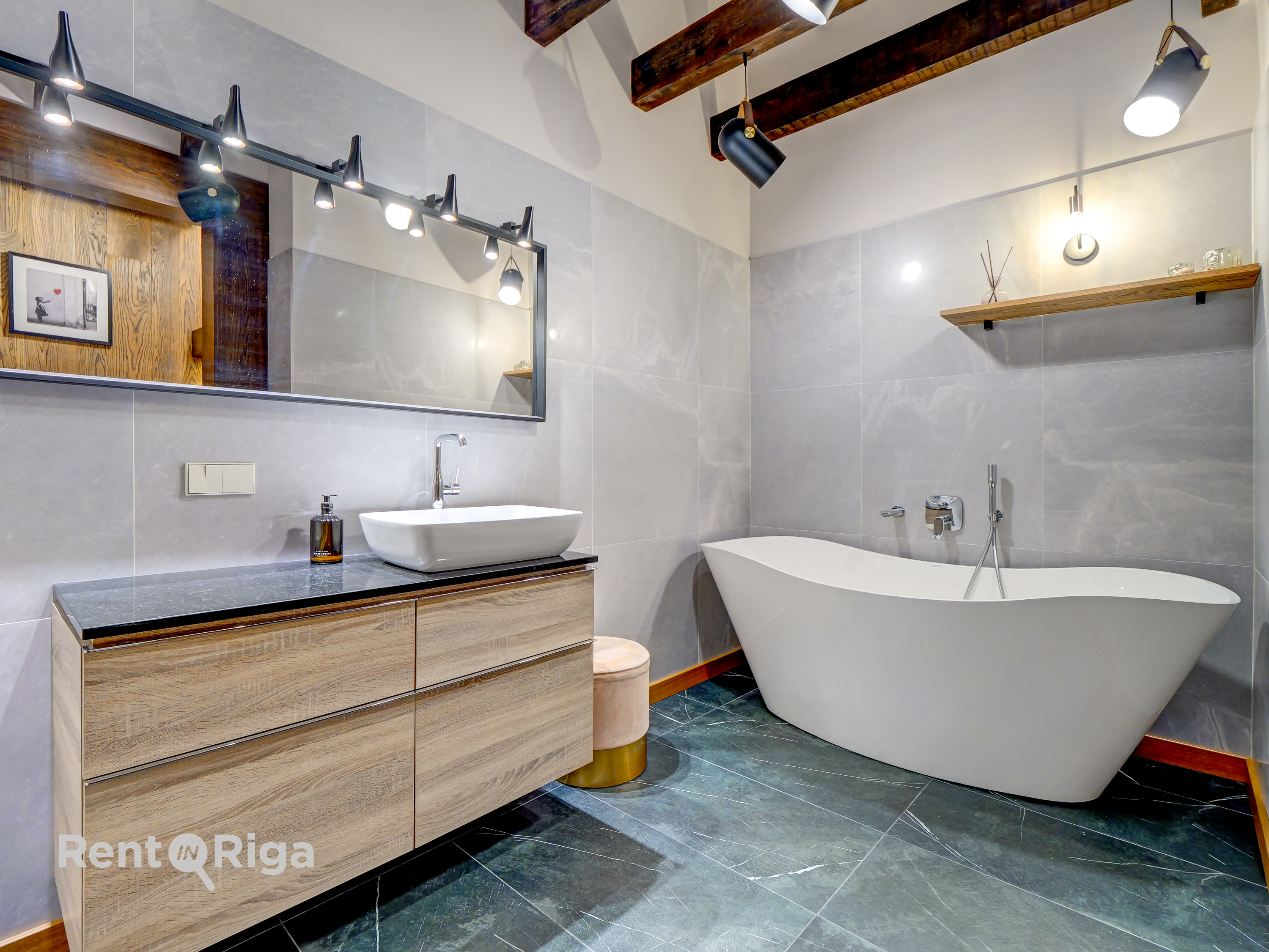 Pārdod māju, Brīvības gatve - Attēls 1