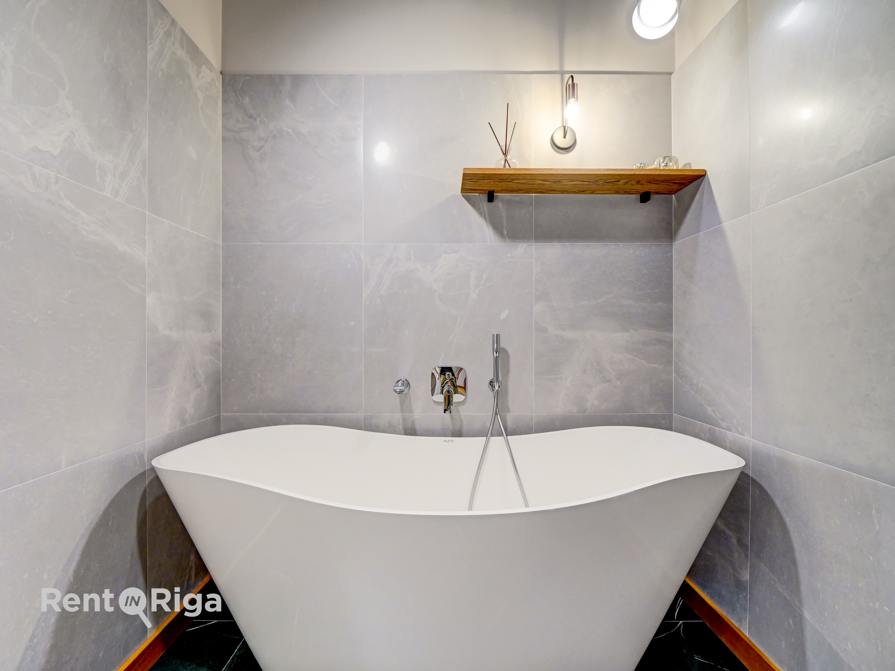 Pārdod māju, Brīvības gatve - Attēls 1