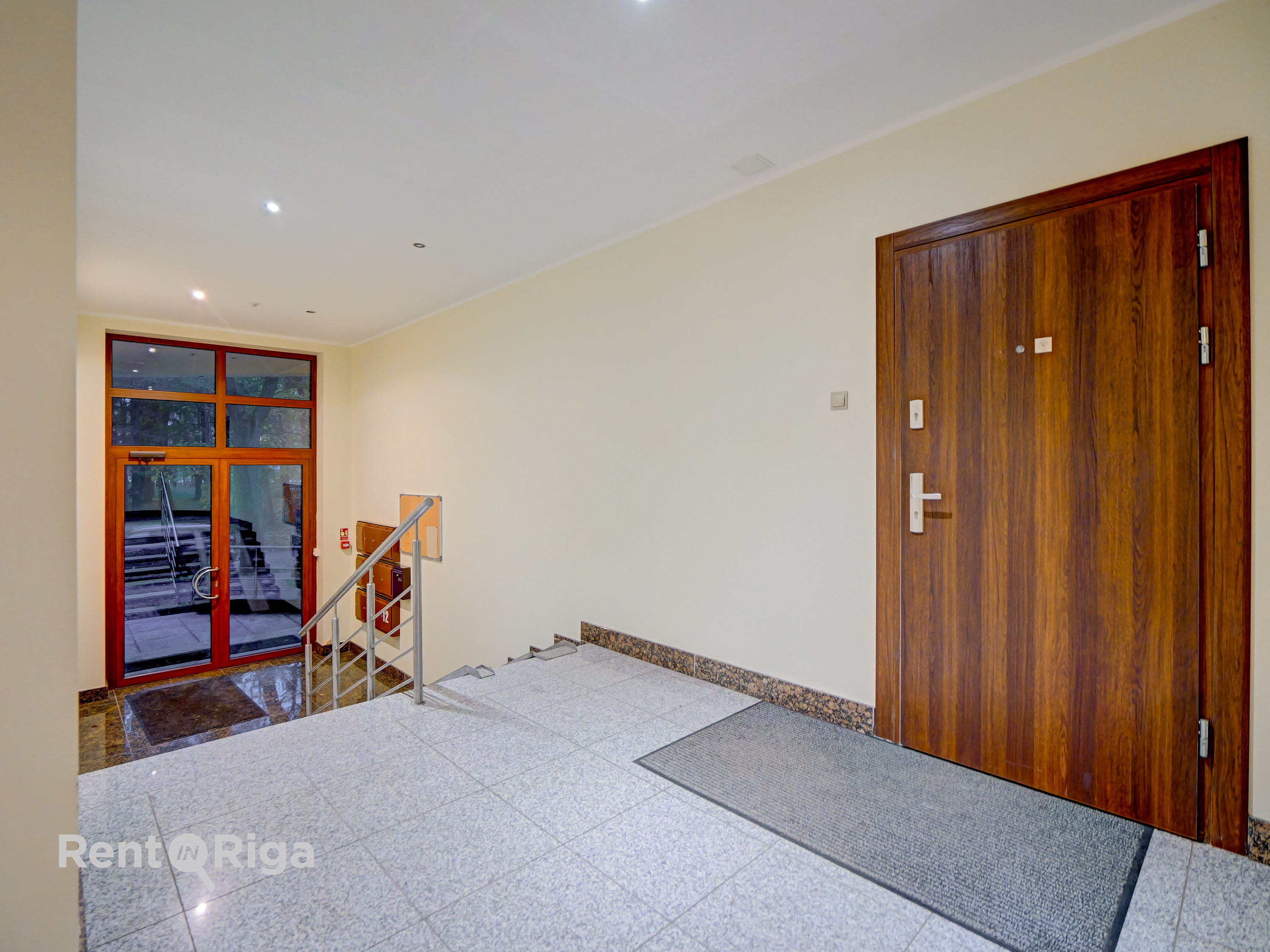 Pārdod māju, Brīvības gatve - Attēls 1