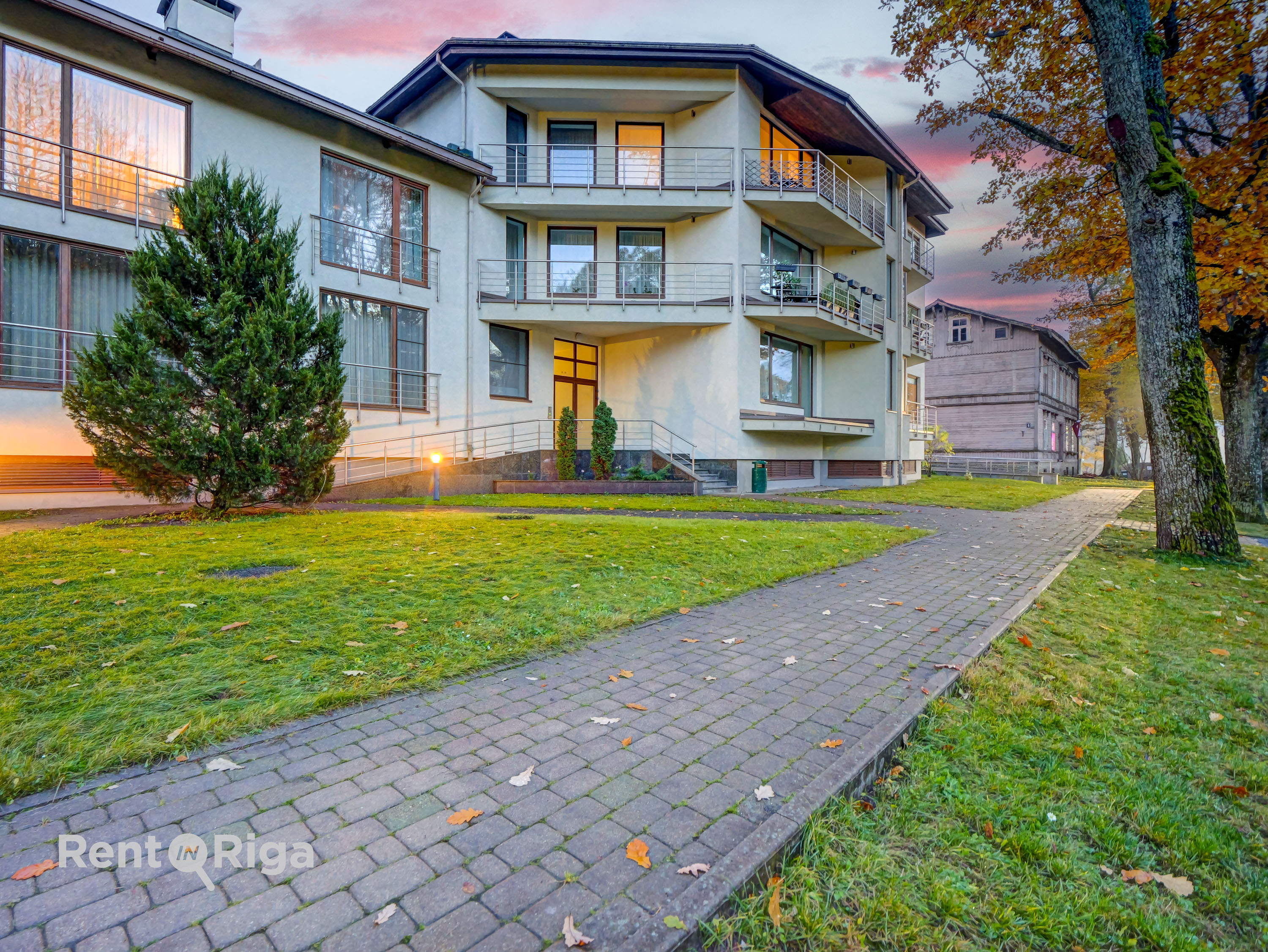 Pārdod māju, Brīvības gatve - Attēls 1