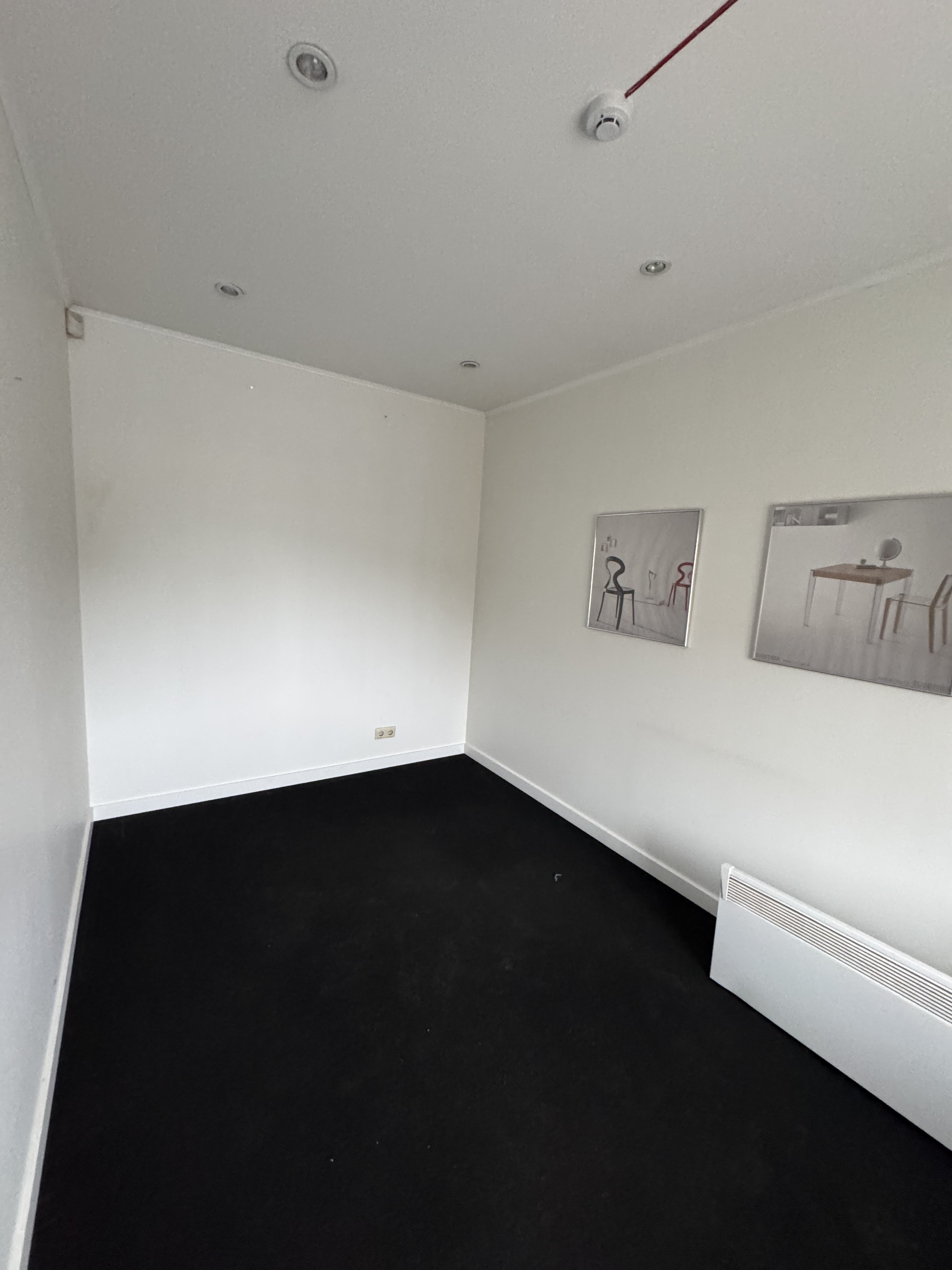 Pārdod noliktavu, Dambja iela - Attēls 1