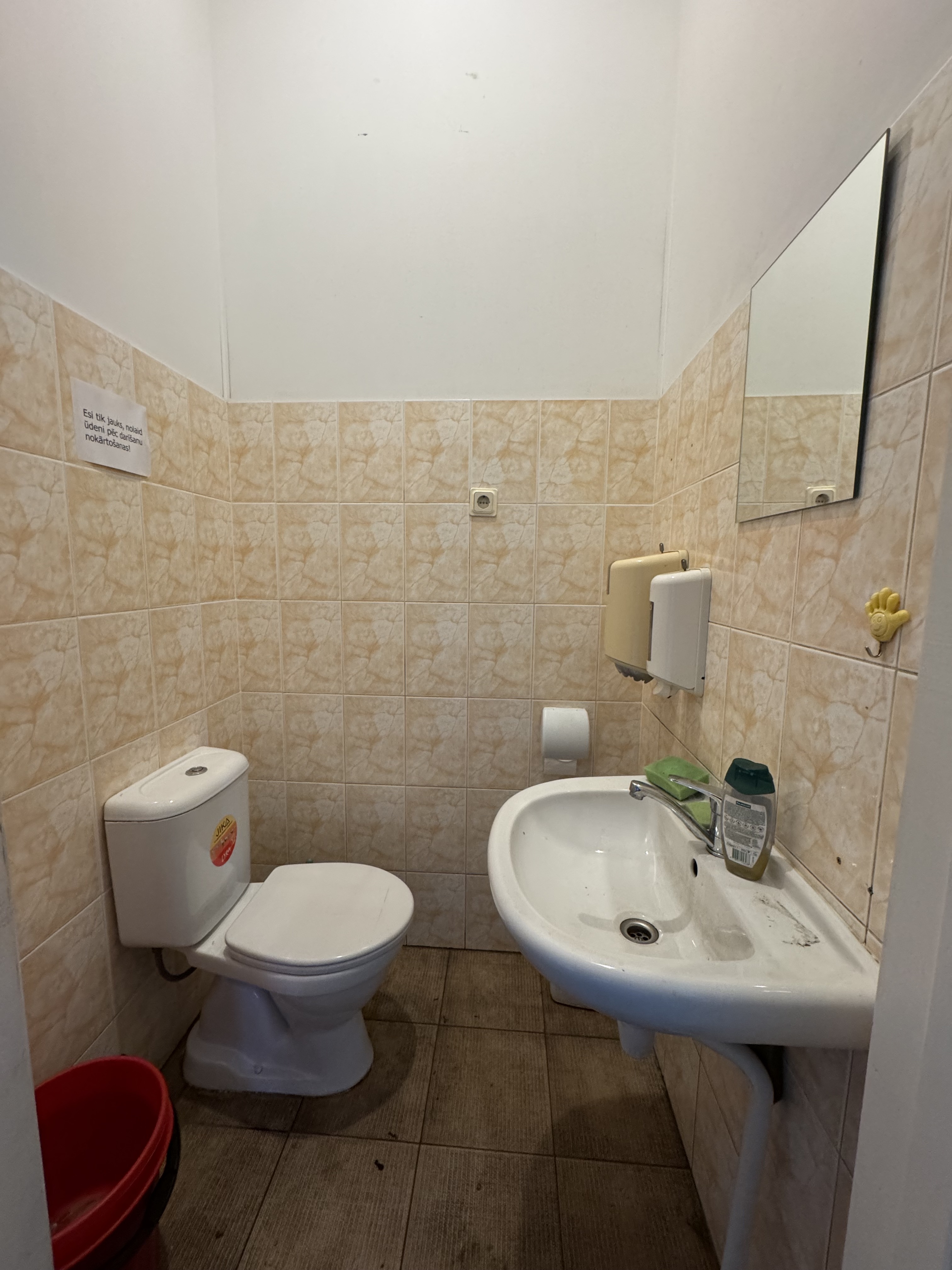 Iznomā noliktavu, Dambja iela - Attēls 1