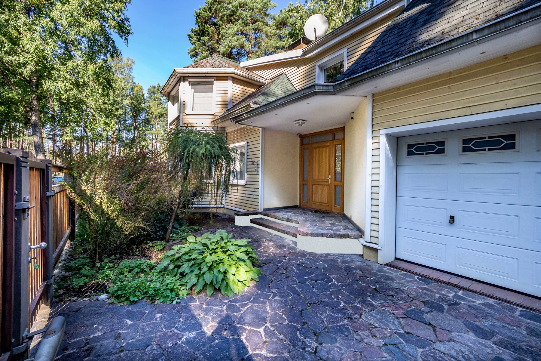 Pārdod māju, Pērļu iela - Attēls 1