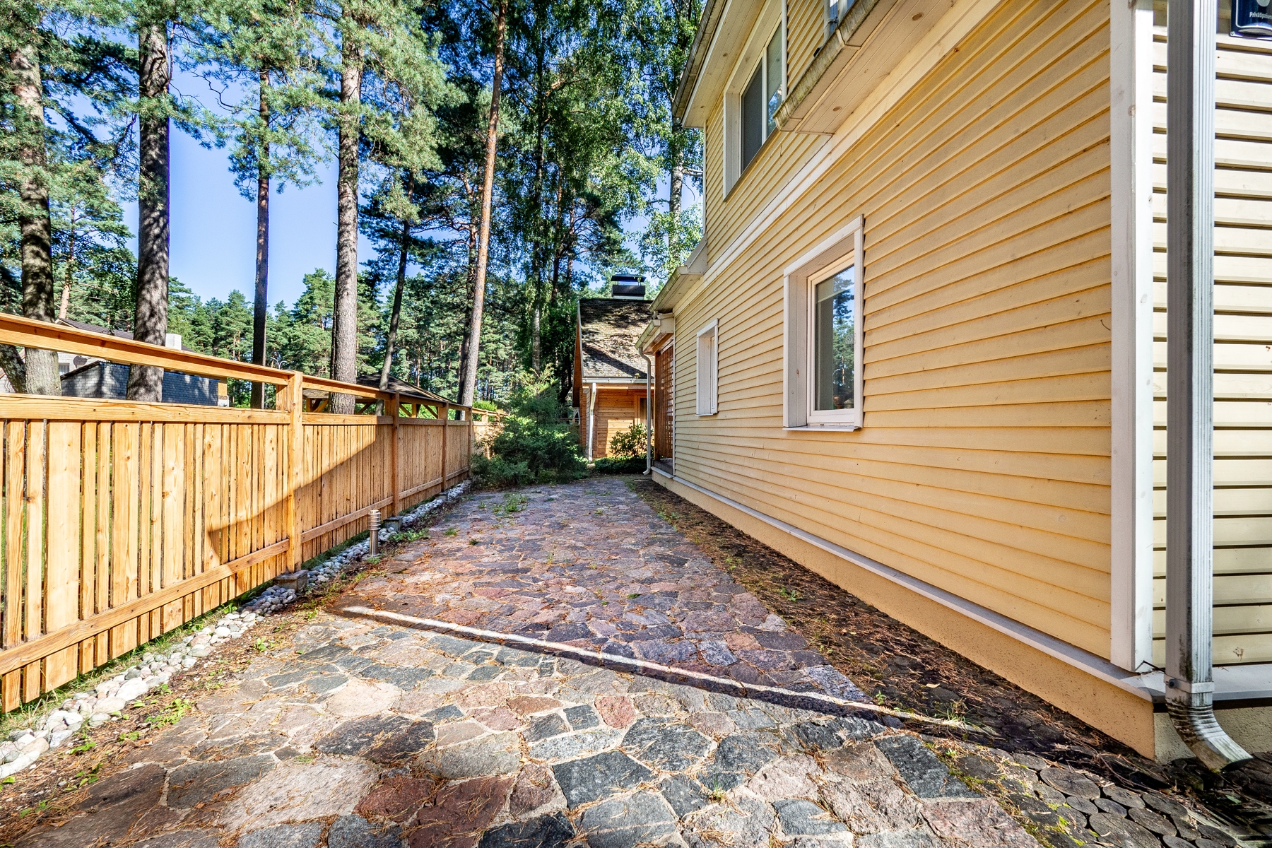 Pārdod māju, Pērļu iela - Attēls 1