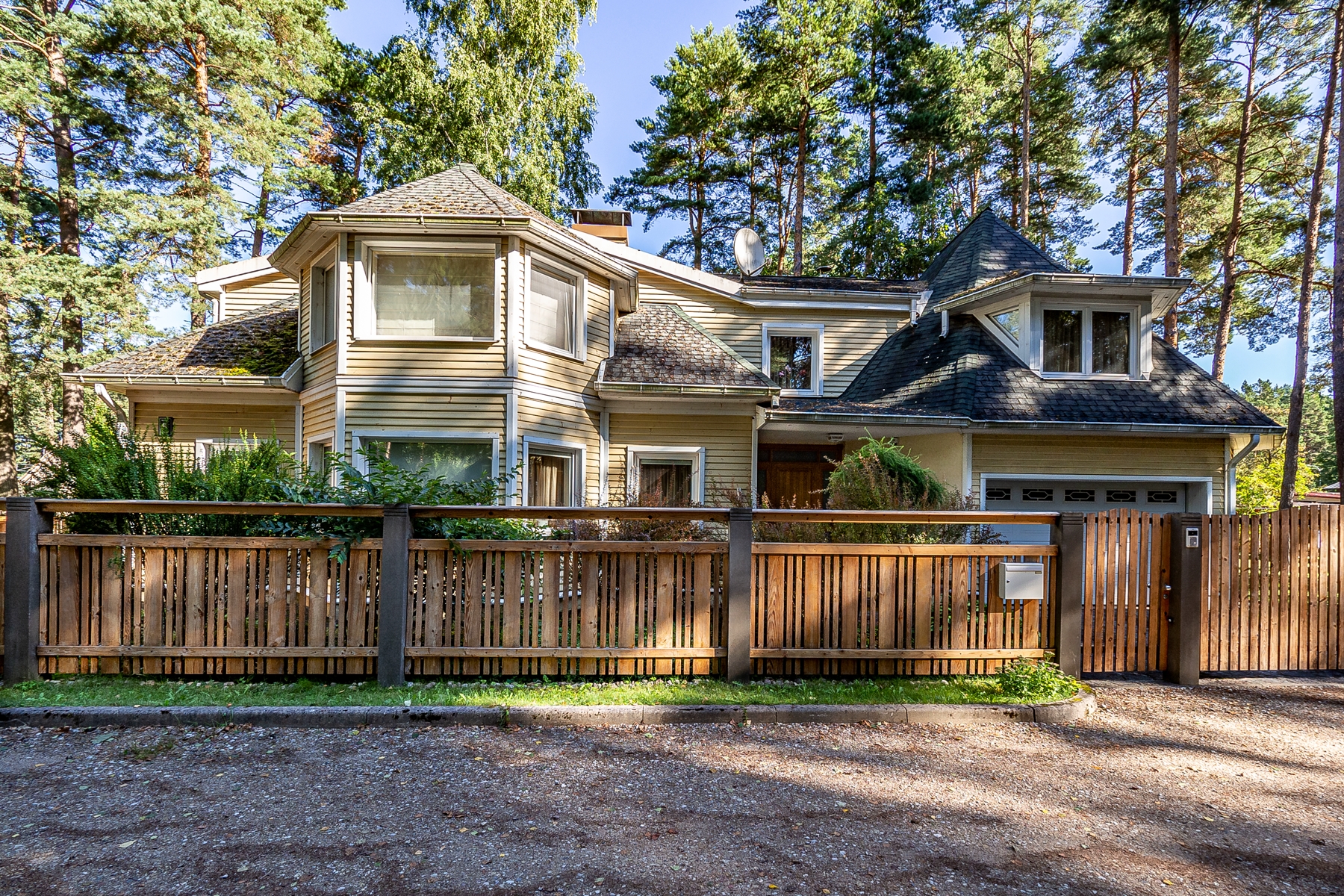 Pārdod māju, Pērļu iela - Attēls 1