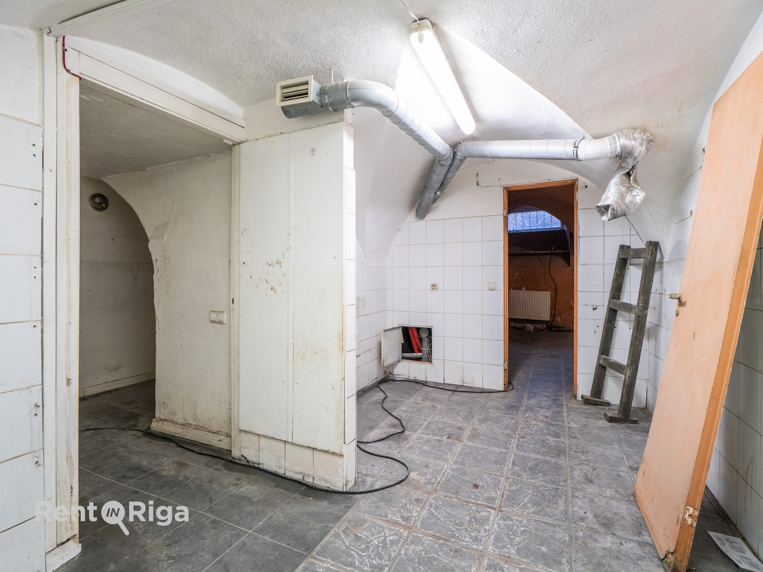 Iznomā tirdzniecības telpas, Torņa iela - Attēls 1