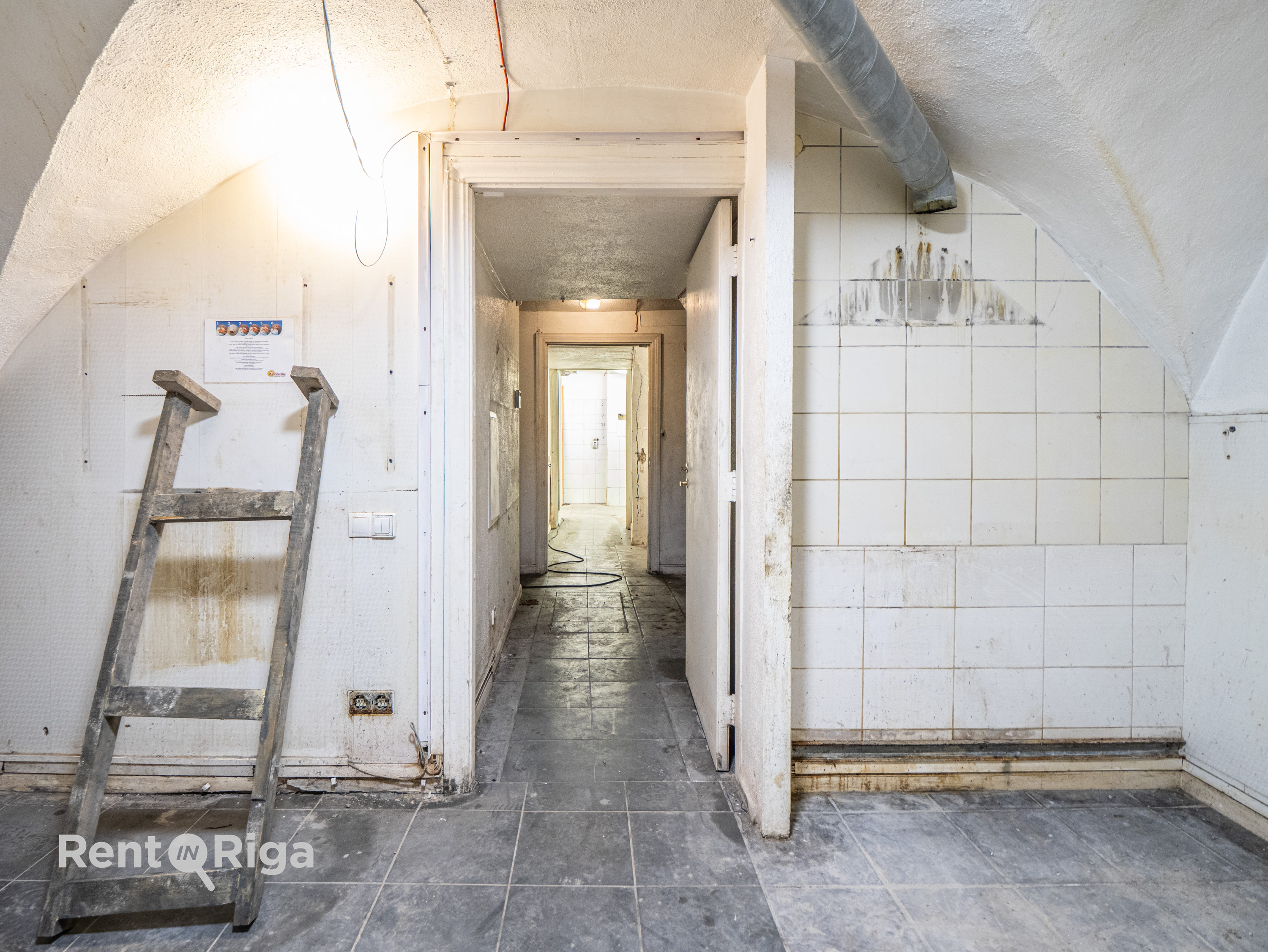 Iznomā tirdzniecības telpas, Torņa iela - Attēls 1