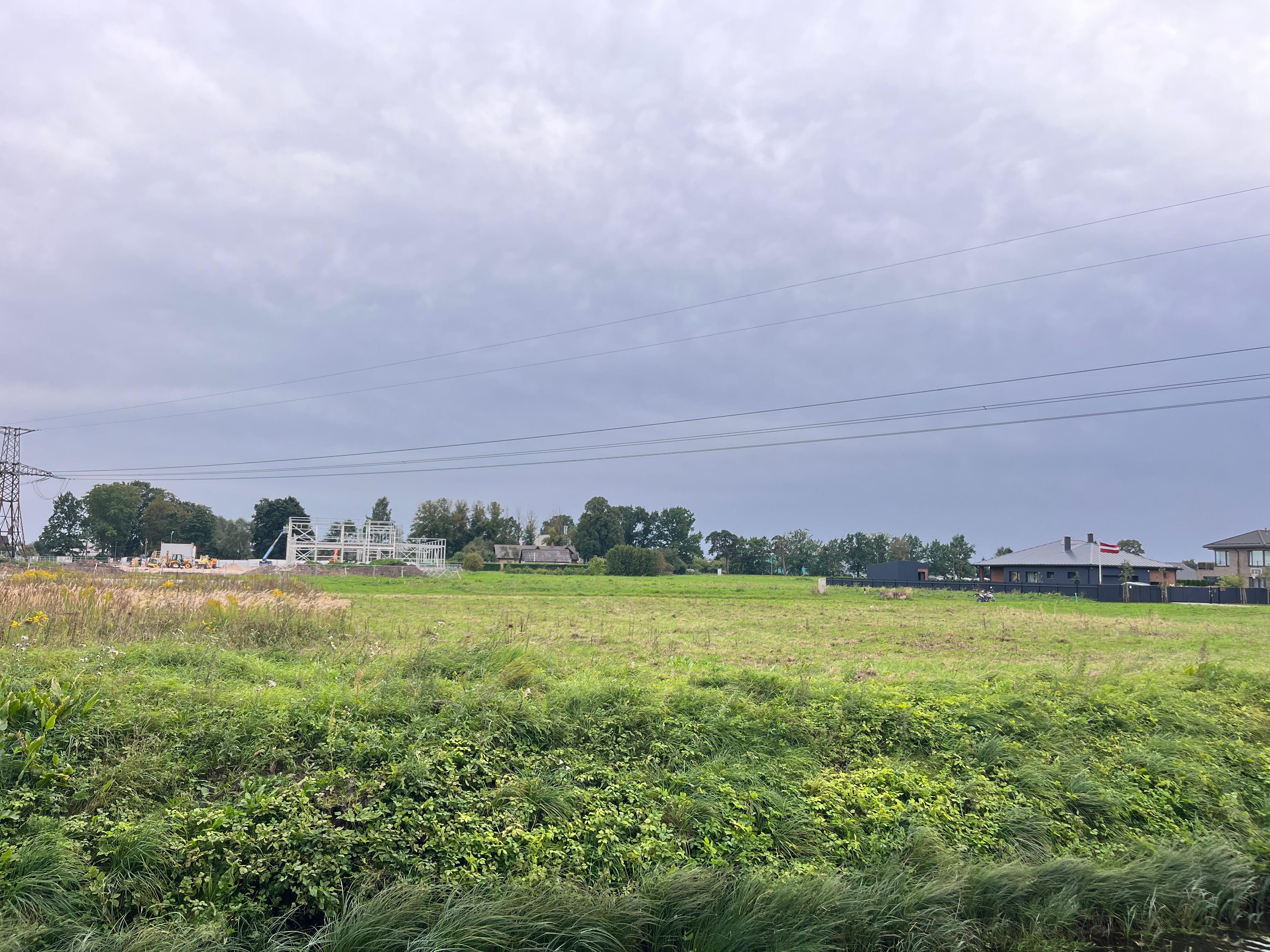 Pārdod zemi, Kāpu iela - Attēls 1