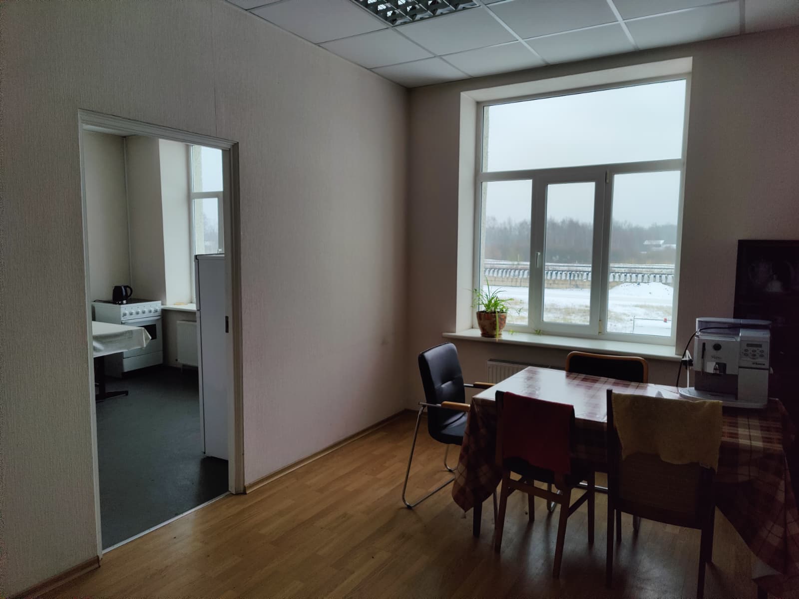 Iznomā noliktavu, Čuibes iela - Attēls 1