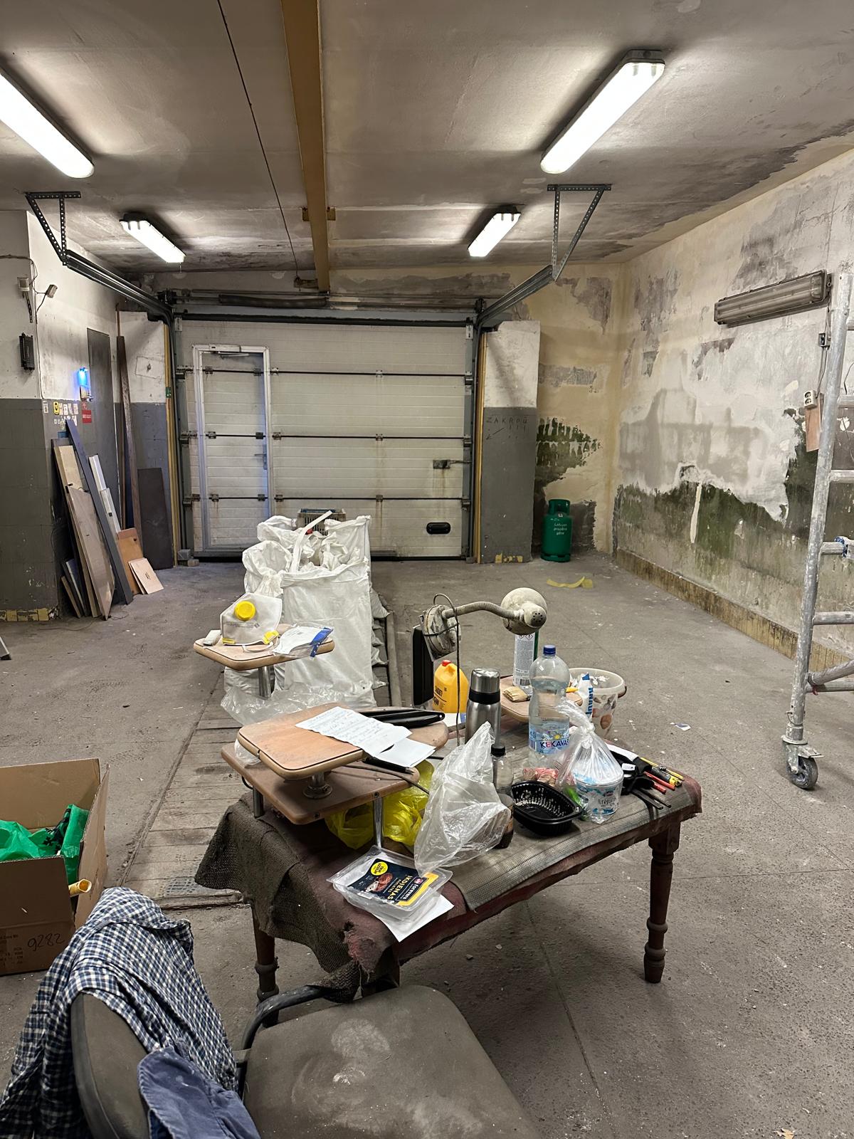 Iznomā noliktavu, Ganību dambis - Attēls 1