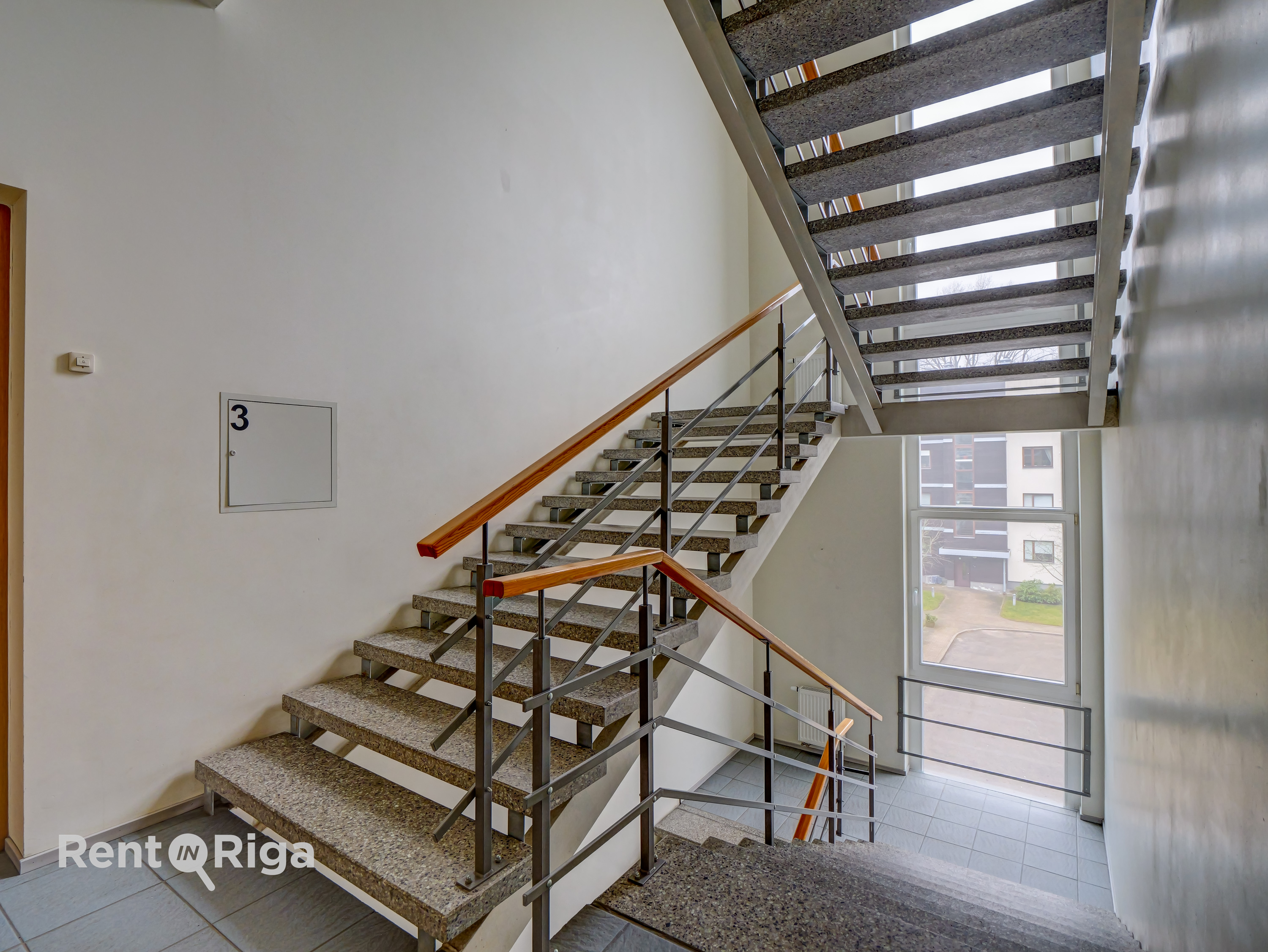 Pārdod dzīvokli, Dumbrāja iela 18 k1 - Attēls 1