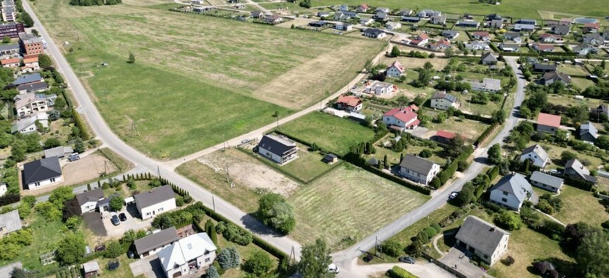 Pārdod zemi, Strauta iela - Attēls 1