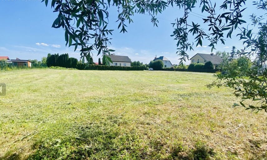 Pārdod zemi, Strauta iela - Attēls 1