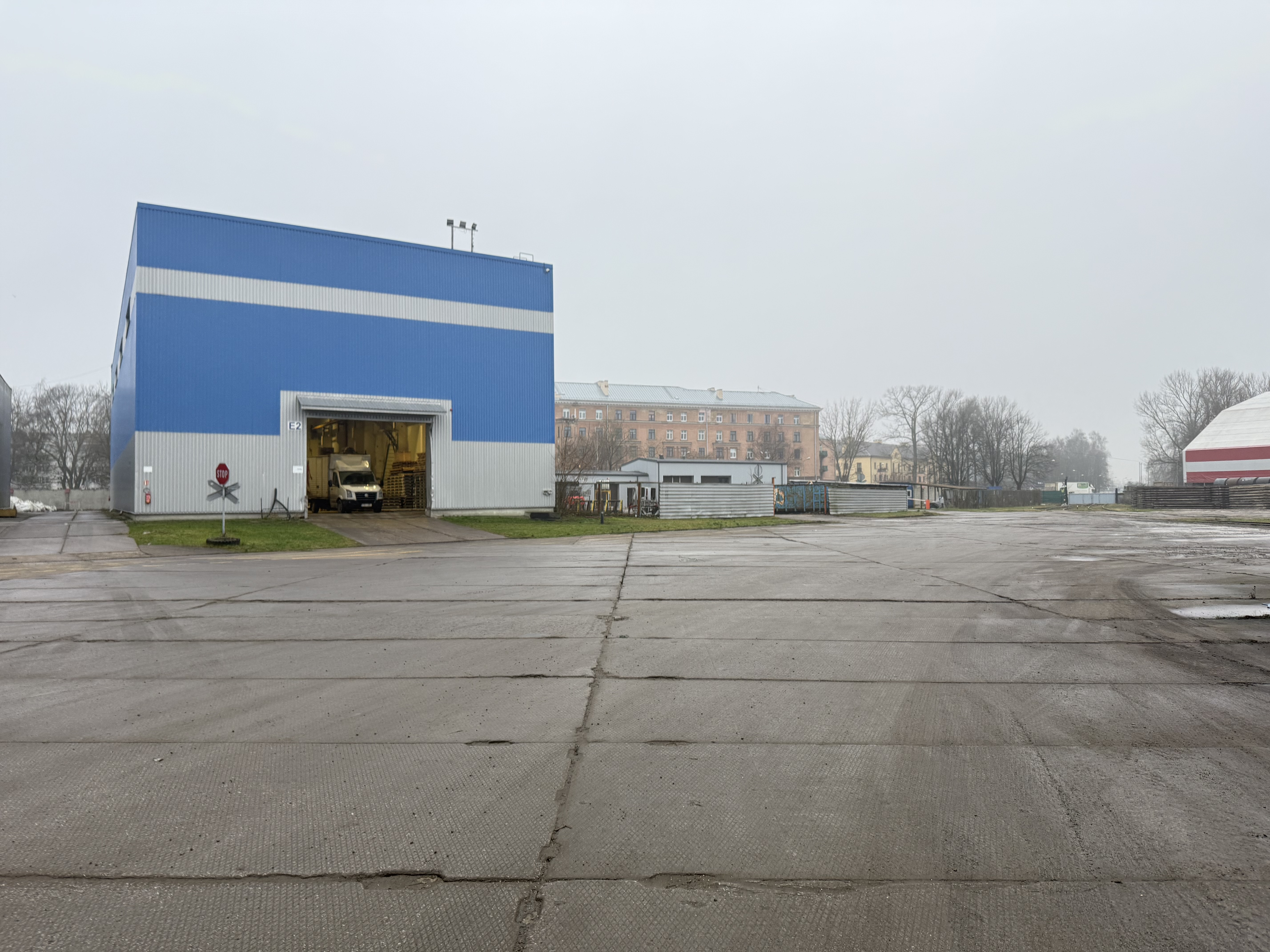 Iznomā noliktavu, Daugavgrīvas iela - Attēls 1