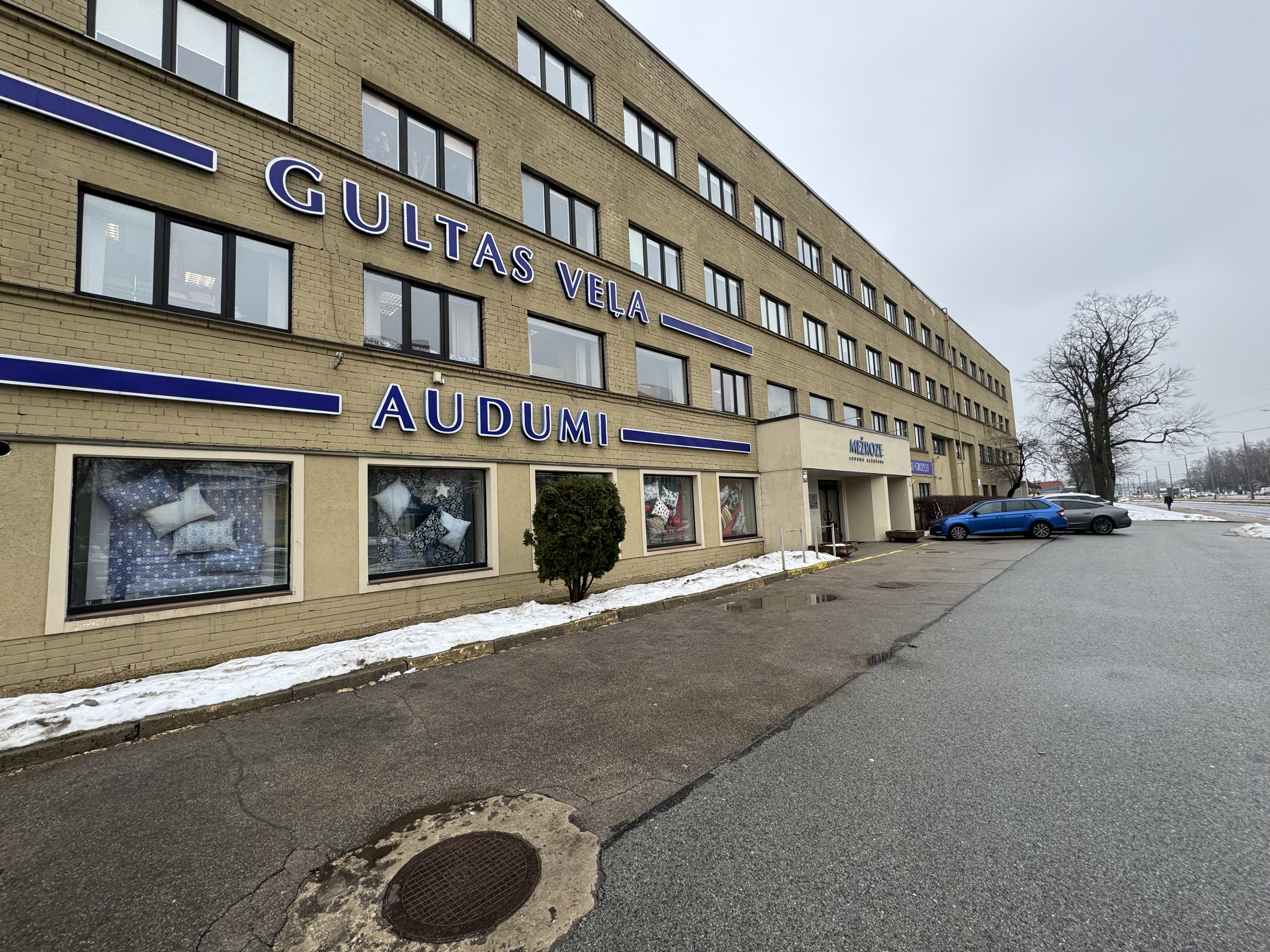 Iznomā noliktavu, Brīvības gatve iela - Attēls 1